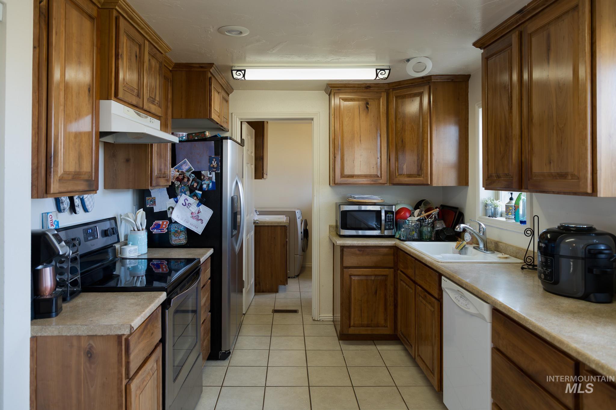 1225 SW 3rd Avenue, Ontario, Oregon 97914, 3 Bedrooms, 2 Bathrooms, Residential For Sale, Price $274,900,MLS 98971591