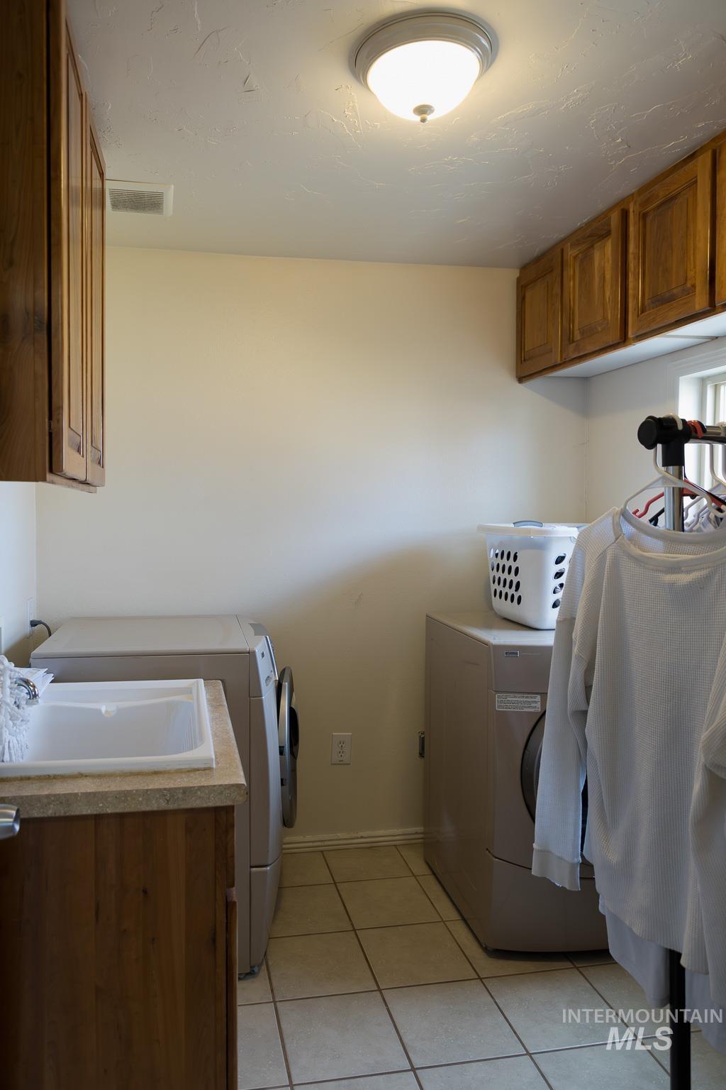 1225 SW 3rd Avenue, Ontario, Oregon 97914, 3 Bedrooms, 2 Bathrooms, Residential For Sale, Price $274,900,MLS 98971591