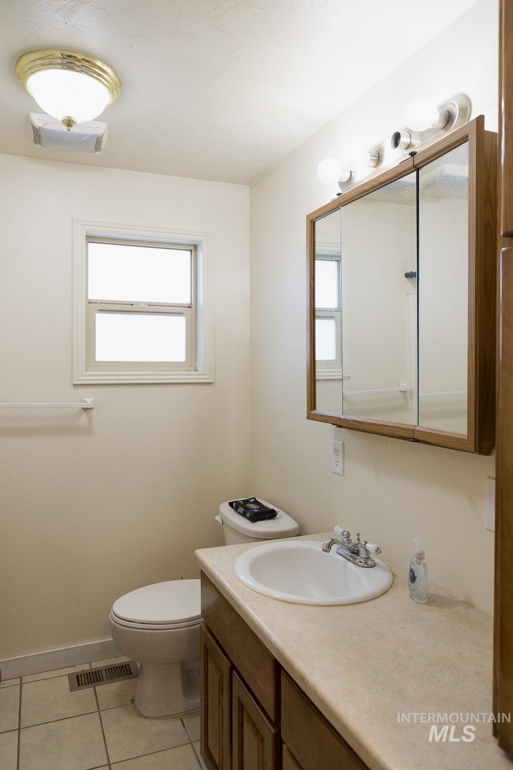 1225 SW 3rd Avenue, Ontario, Oregon 97914, 3 Bedrooms, 2 Bathrooms, Residential For Sale, Price $274,900,MLS 98971591