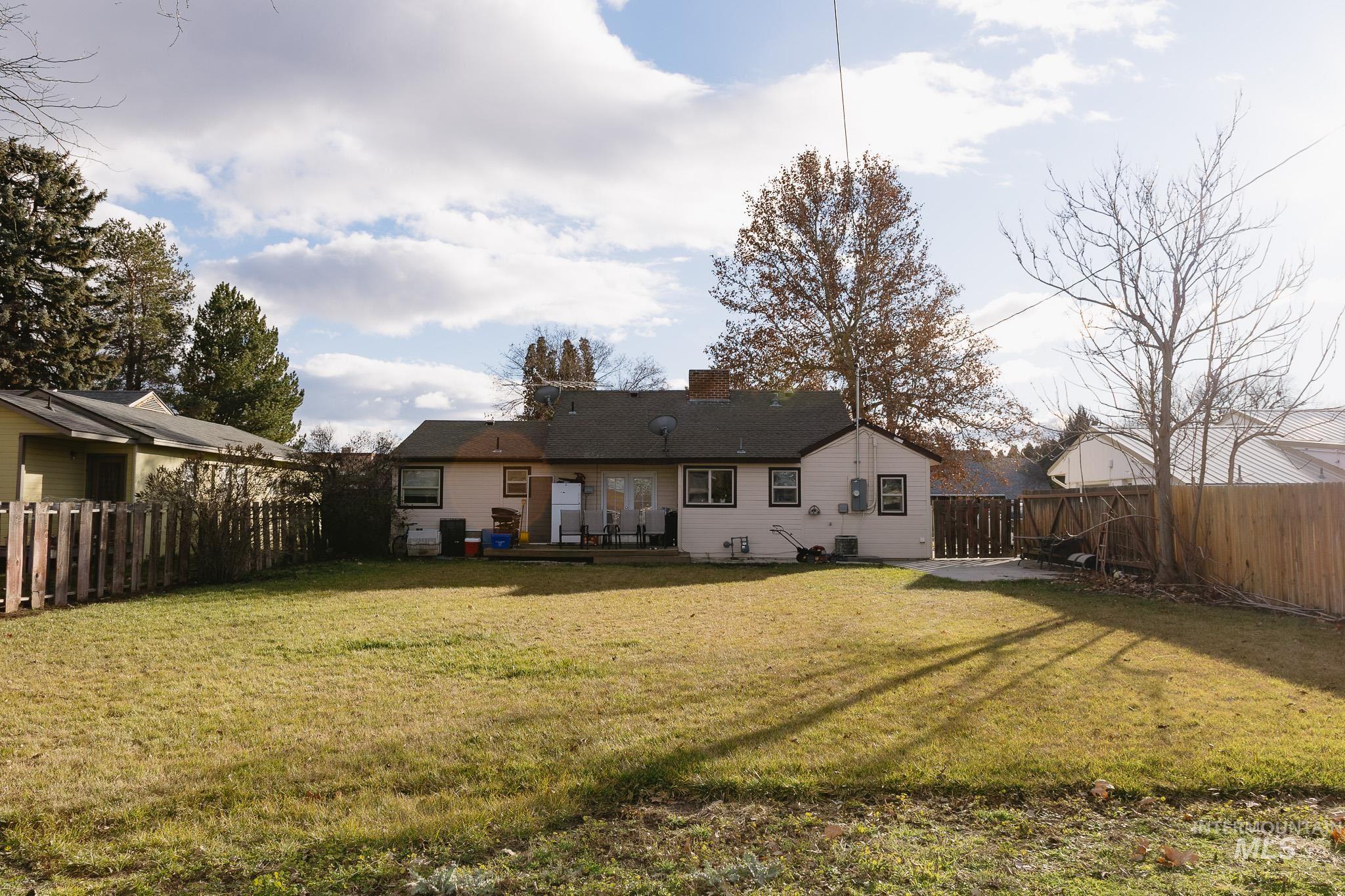 1225 SW 3rd Avenue, Ontario, Oregon 97914, 3 Bedrooms, 2 Bathrooms, Residential For Sale, Price $274,900,MLS 98971591