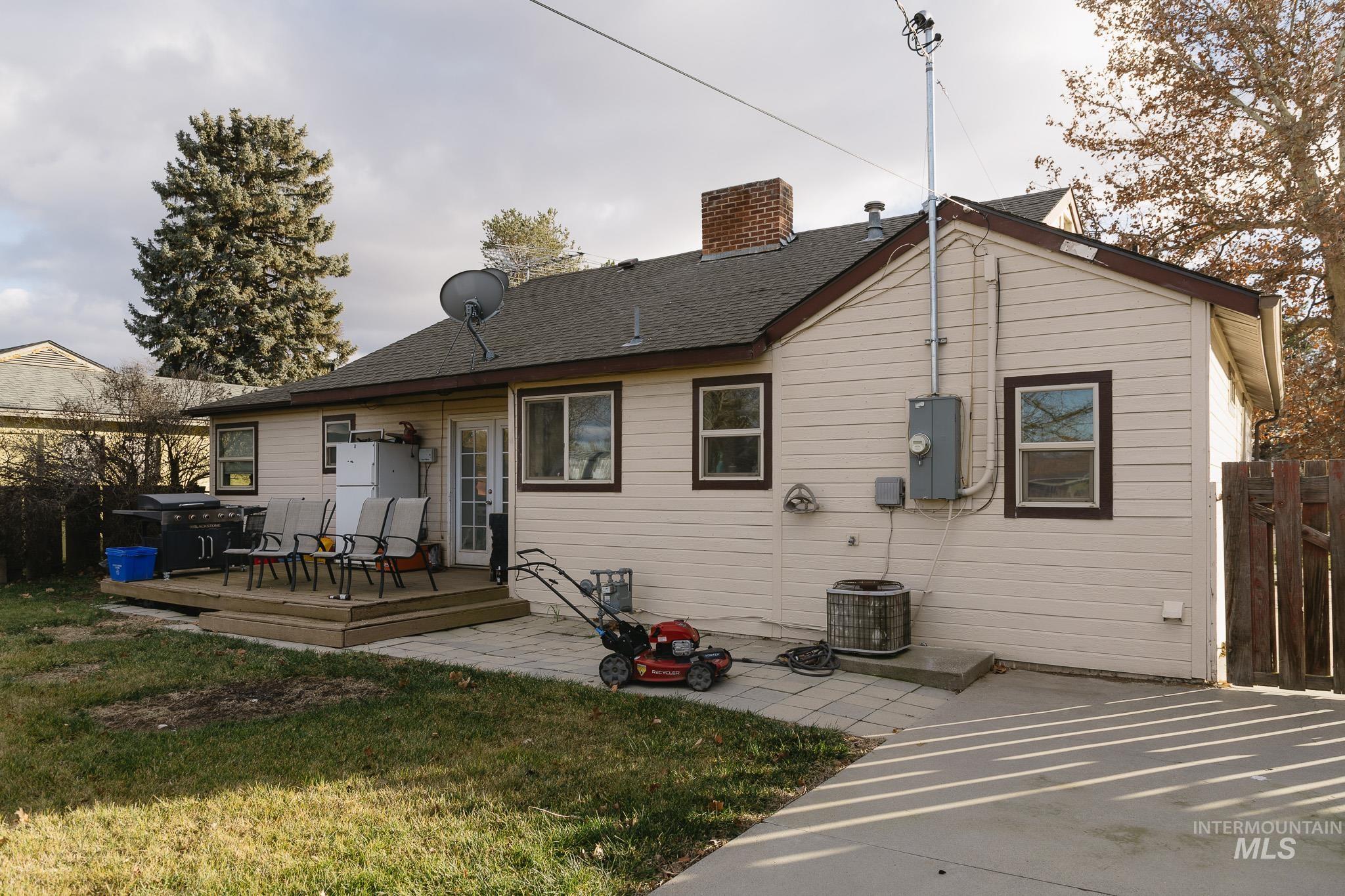 1225 SW 3rd Avenue, Ontario, Oregon 97914, 3 Bedrooms, 2 Bathrooms, Residential For Sale, Price $274,900,MLS 98971591