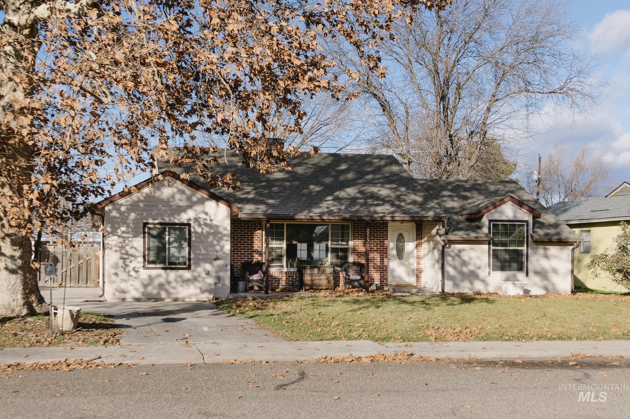 1225 SW 3rd Avenue, Ontario, Oregon 97914, 3 Bedrooms, 2 Bathrooms, Residential For Sale, Price $274,900,MLS 98971591