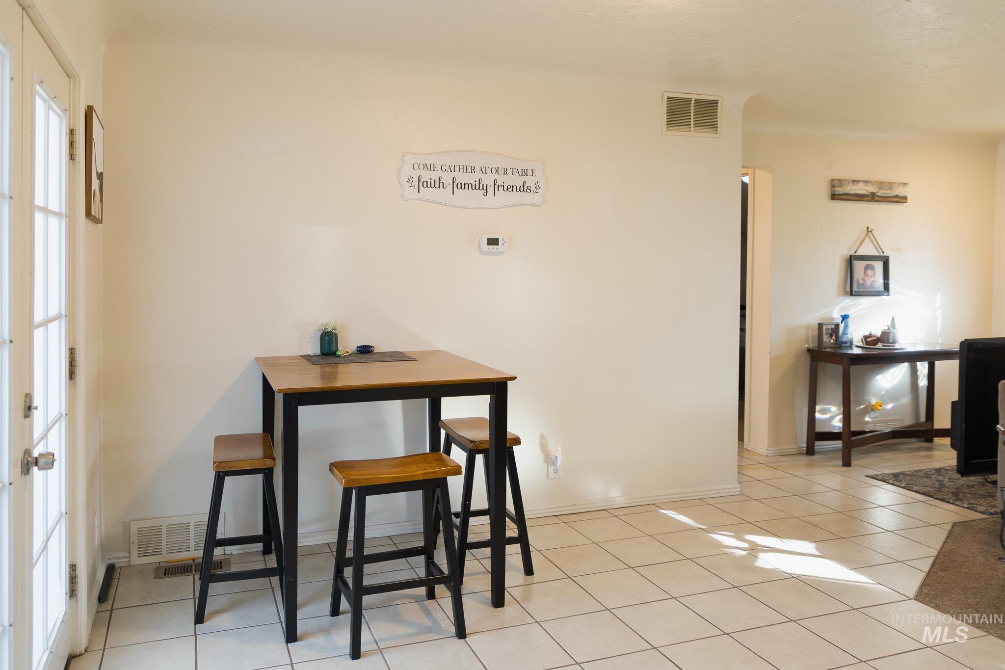 1225 SW 3rd Avenue, Ontario, Oregon 97914, 3 Bedrooms, 2 Bathrooms, Residential For Sale, Price $274,900,MLS 98971591