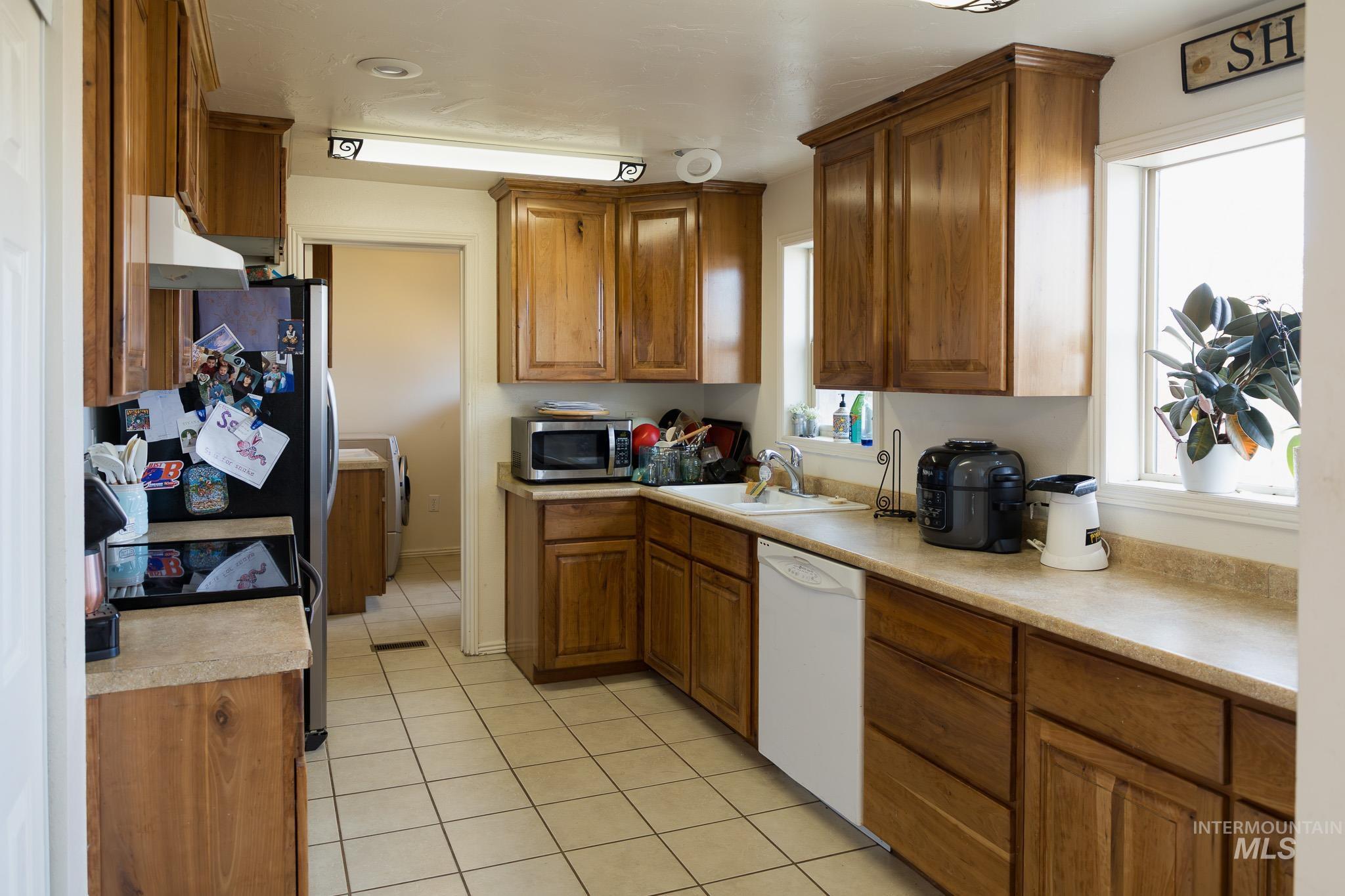 1225 SW 3rd Avenue, Ontario, Oregon 97914, 3 Bedrooms, 2 Bathrooms, Residential For Sale, Price $274,900,MLS 98971591