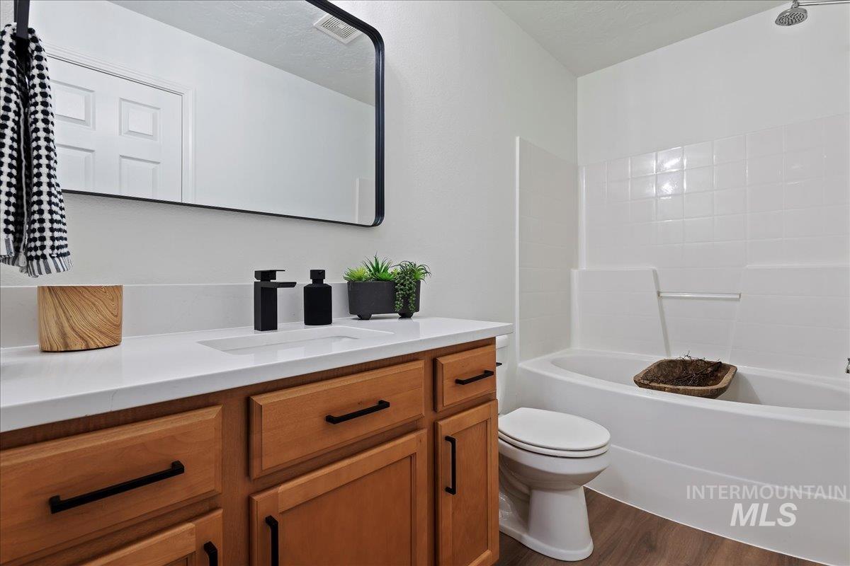 1075 Threave, Kuna, Idaho 83634, 4 Bedrooms, 2 Bathrooms, Residential For Sale, Price $379,900,MLS 98971593