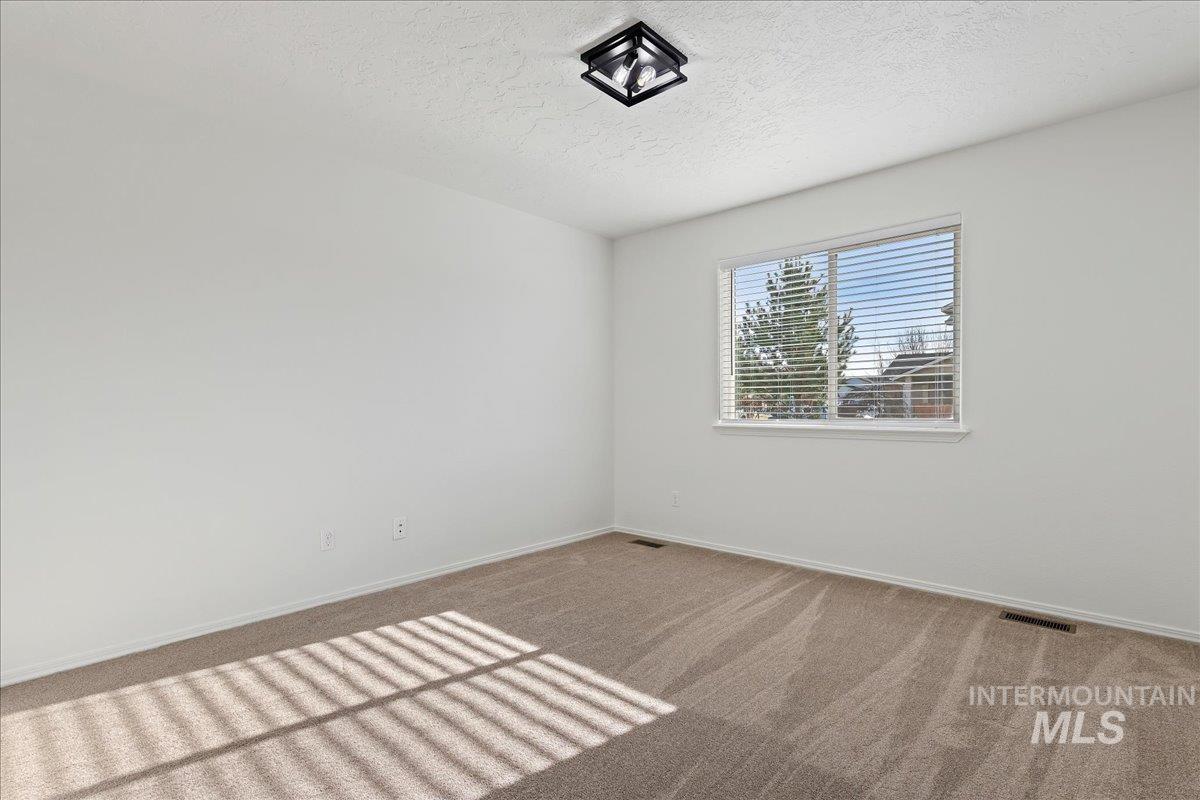 1075 Threave, Kuna, Idaho 83634, 4 Bedrooms, 2 Bathrooms, Residential For Sale, Price $379,900,MLS 98971593