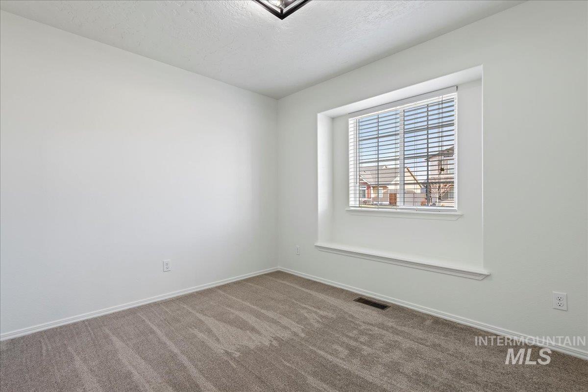 1075 Threave, Kuna, Idaho 83634, 4 Bedrooms, 2 Bathrooms, Residential For Sale, Price $379,900,MLS 98971593