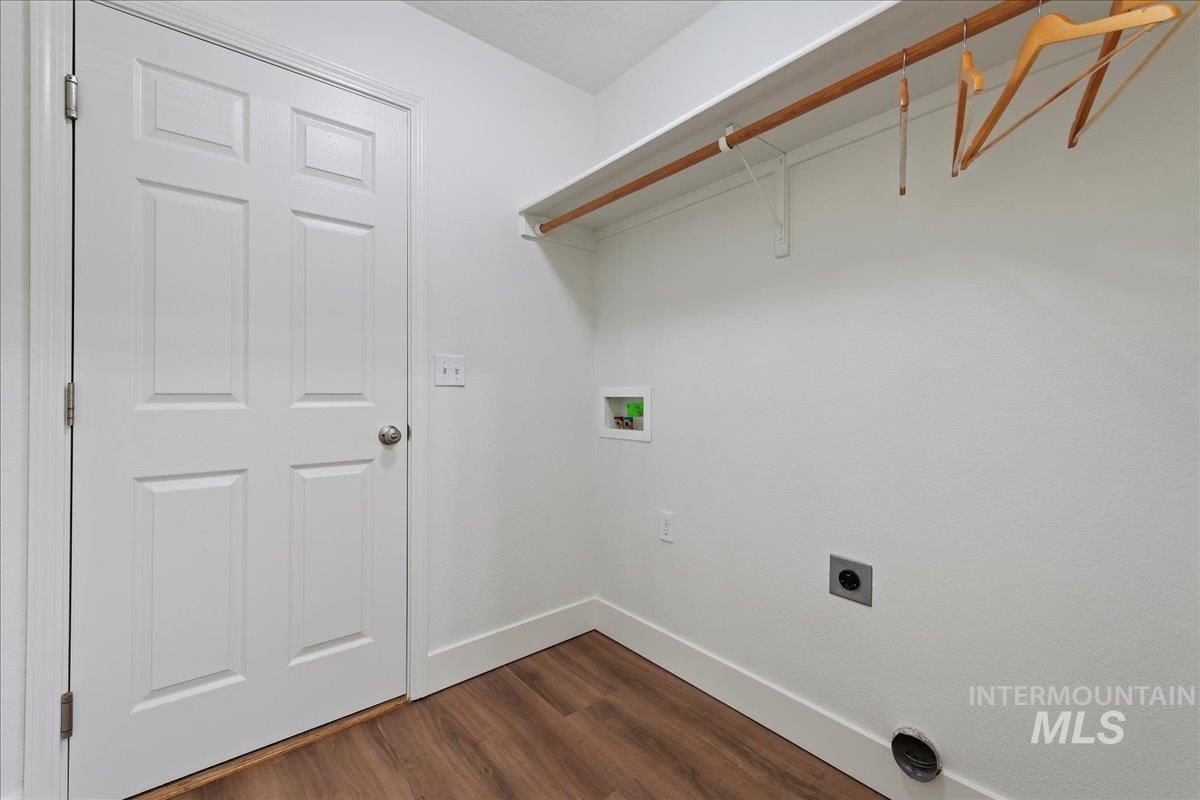 1075 Threave, Kuna, Idaho 83634, 4 Bedrooms, 2 Bathrooms, Residential For Sale, Price $379,900,MLS 98971593