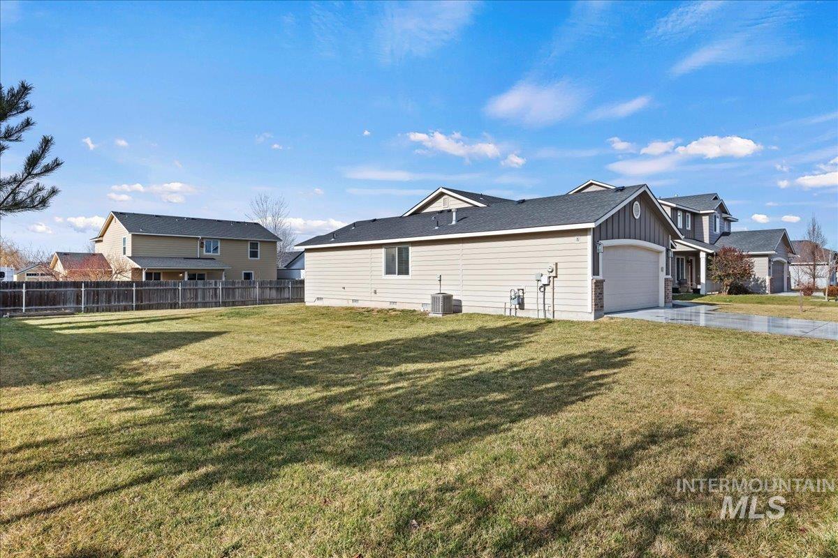 1075 Threave, Kuna, Idaho 83634, 4 Bedrooms, 2 Bathrooms, Residential For Sale, Price $379,900,MLS 98971593