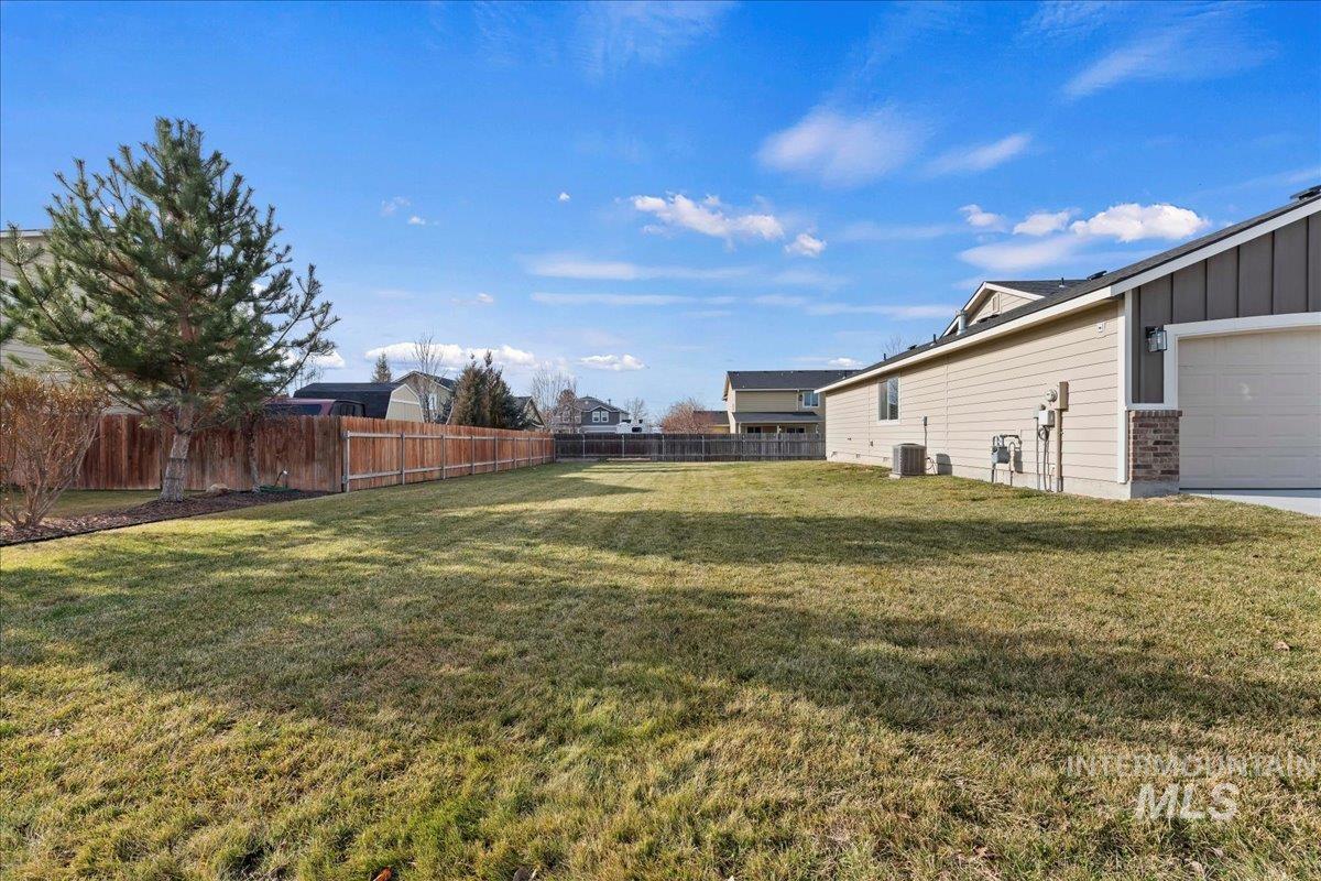 1075 Threave, Kuna, Idaho 83634, 4 Bedrooms, 2 Bathrooms, Residential For Sale, Price $379,900,MLS 98971593