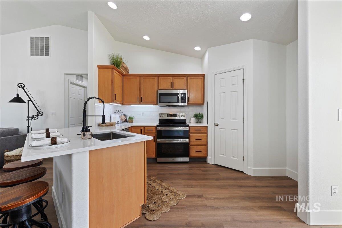 1075 Threave, Kuna, Idaho 83634, 4 Bedrooms, 2 Bathrooms, Residential For Sale, Price $379,900,MLS 98971593