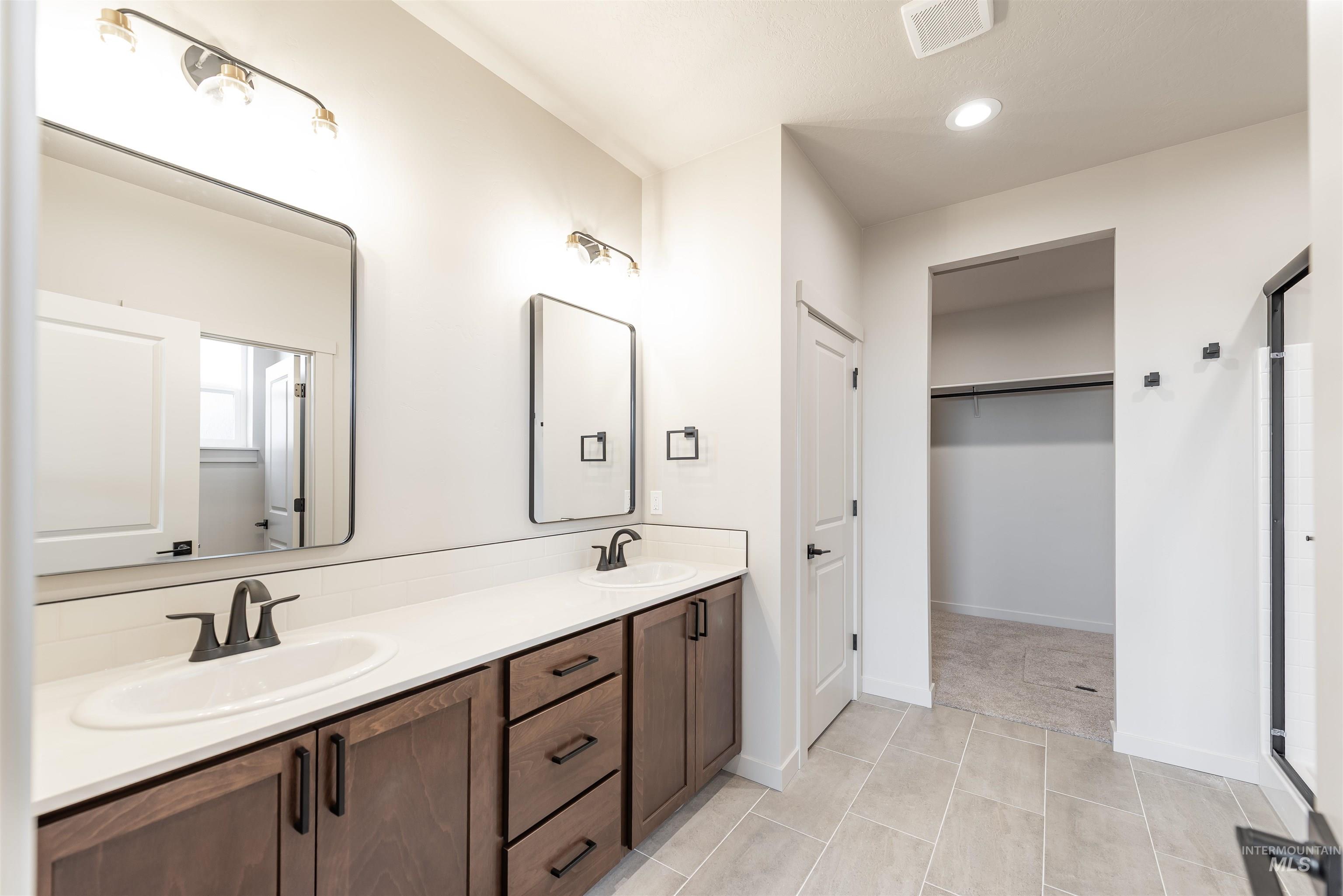 370 S Bumper Way, Boise, Idaho 83716, 3 Bedrooms, 2 Bathrooms, Residential For Sale, Price $499,900,MLS 98971594