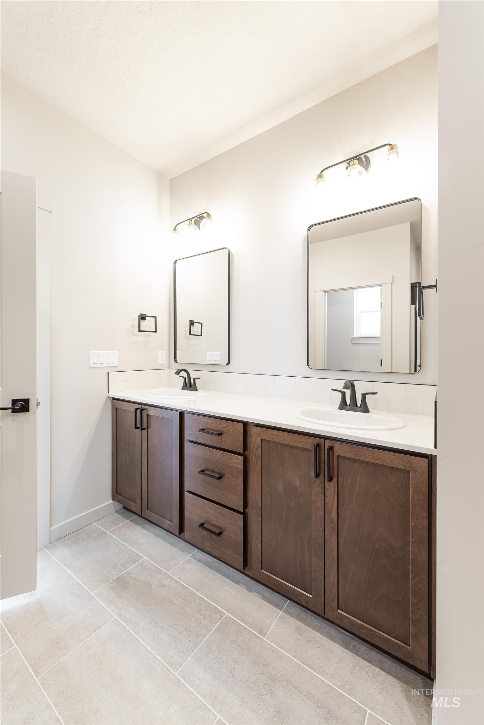 370 S Bumper Way, Boise, Idaho 83716, 3 Bedrooms, 2 Bathrooms, Residential For Sale, Price $499,900,MLS 98971594