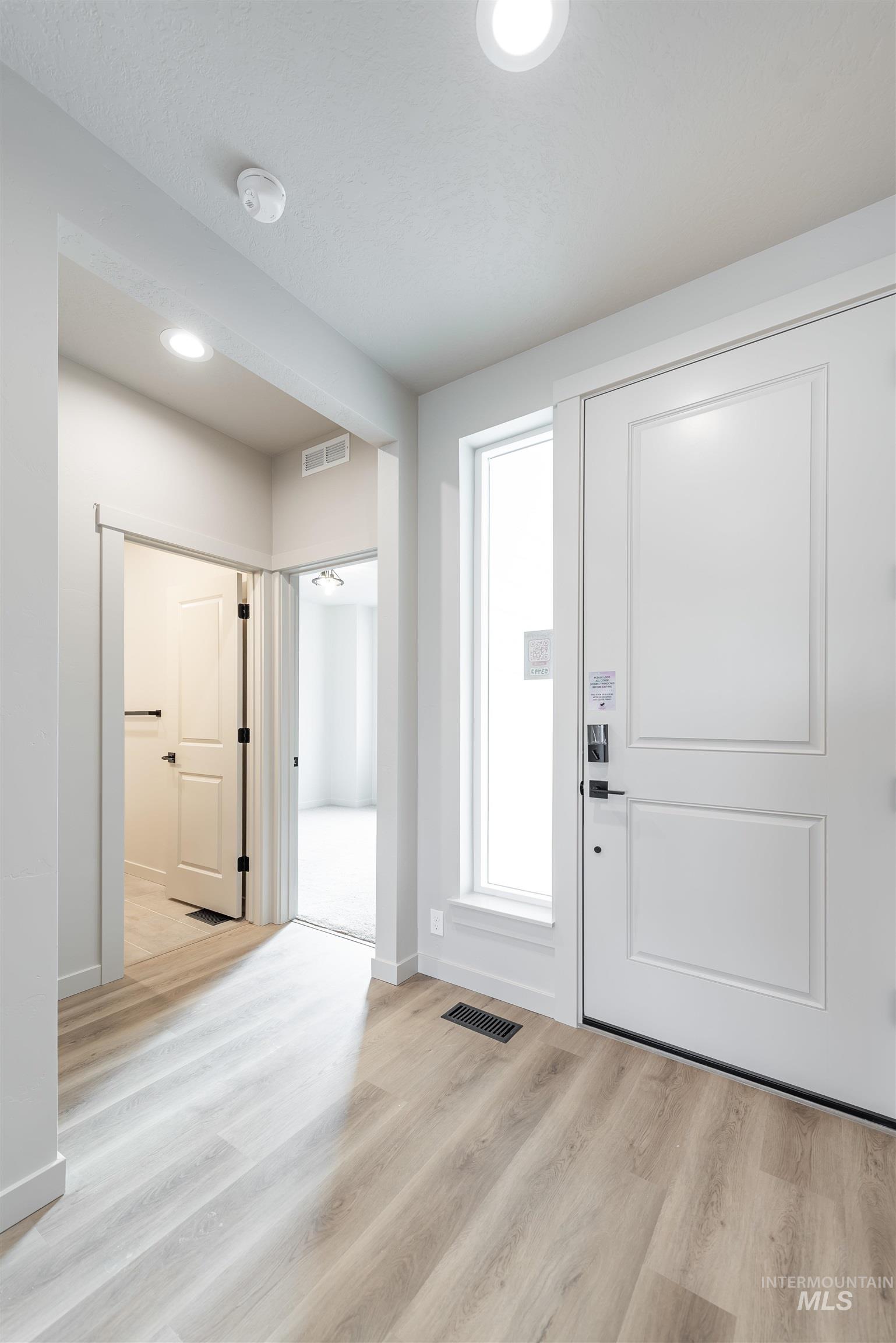 370 S Bumper Way, Boise, Idaho 83716, 3 Bedrooms, 2 Bathrooms, Residential For Sale, Price $499,900,MLS 98971594