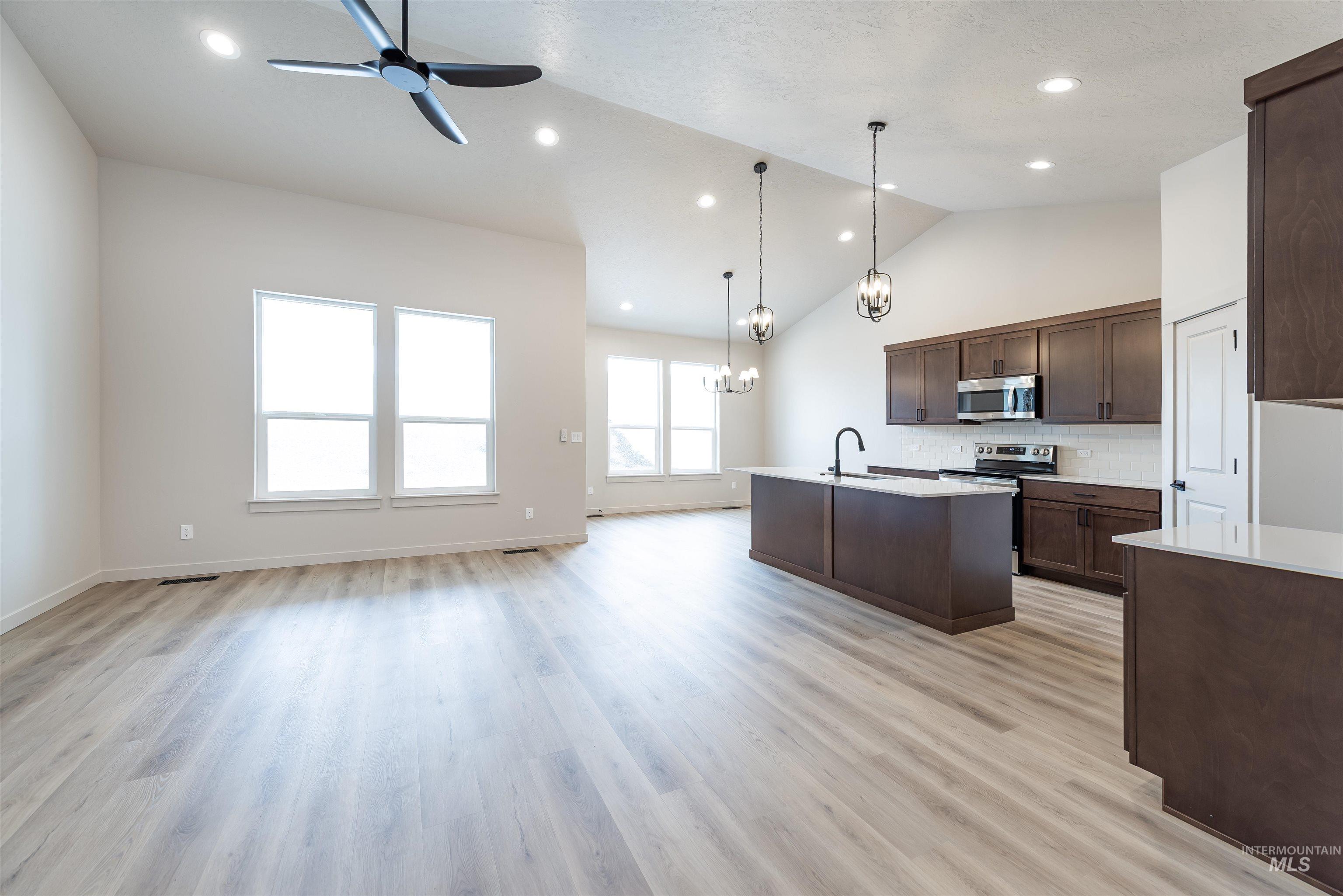 370 S Bumper Way, Boise, Idaho 83716, 3 Bedrooms, 2 Bathrooms, Residential For Sale, Price $499,900,MLS 98971594