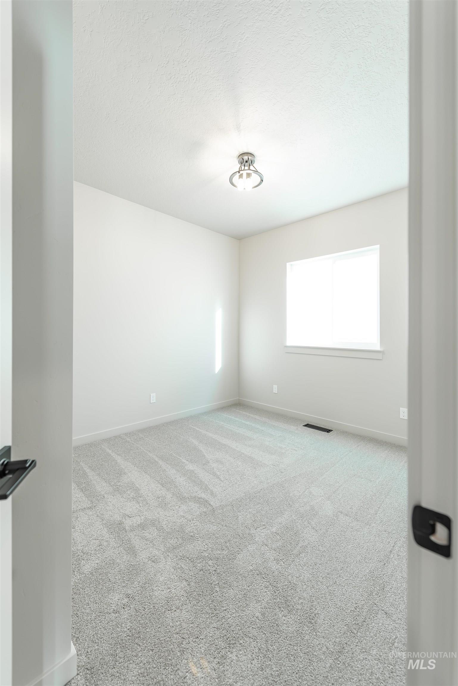 370 S Bumper Way, Boise, Idaho 83716, 3 Bedrooms, 2 Bathrooms, Residential For Sale, Price $499,900,MLS 98971594