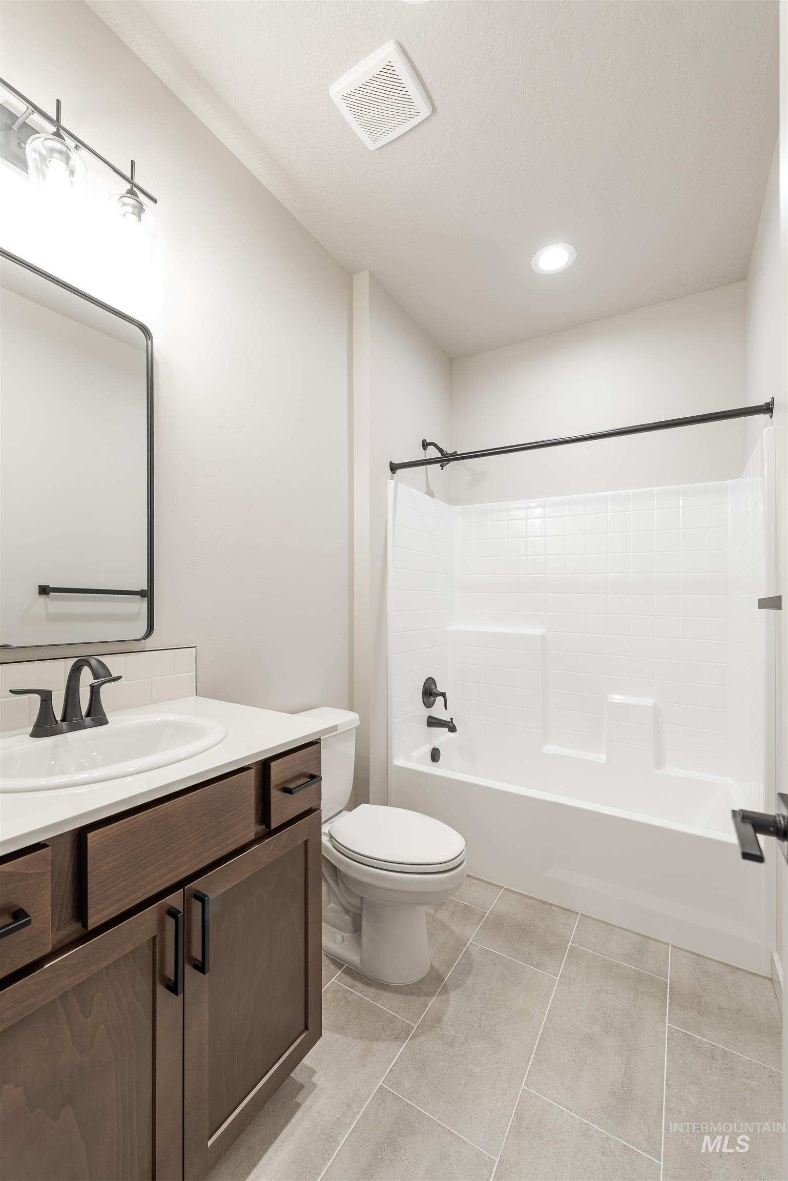 370 S Bumper Way, Boise, Idaho 83716, 3 Bedrooms, 2 Bathrooms, Residential For Sale, Price $499,900,MLS 98971594