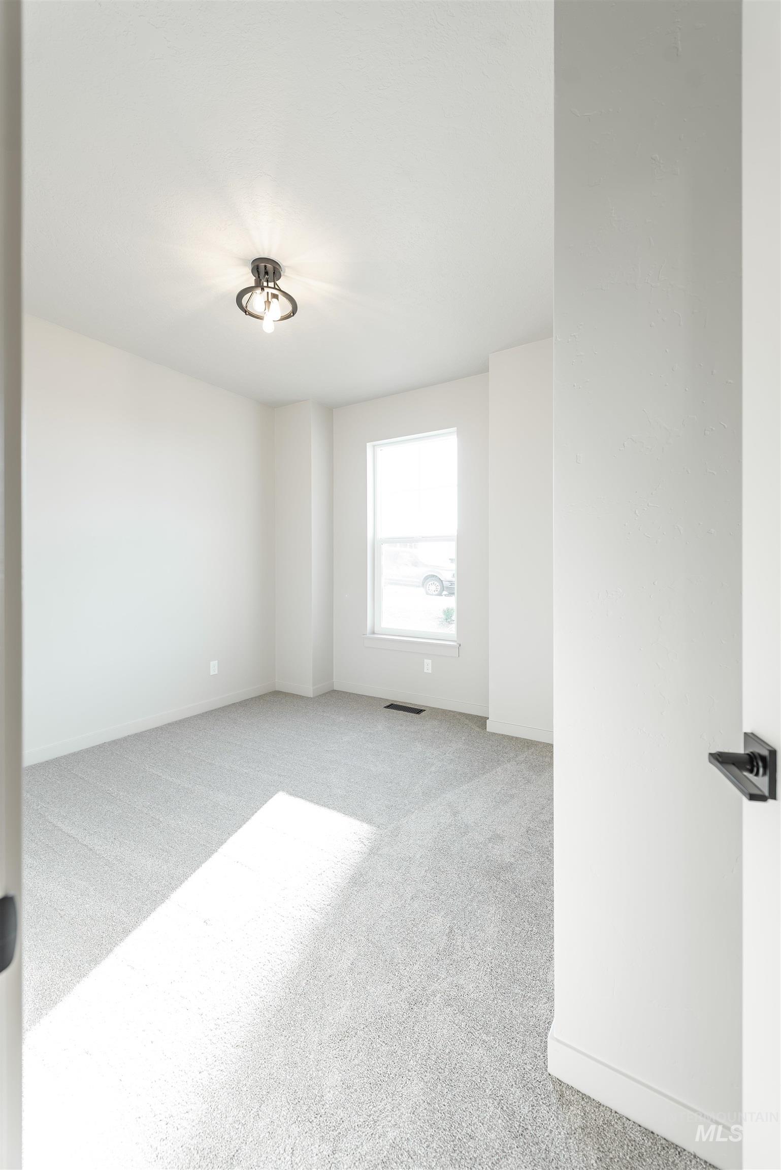 370 S Bumper Way, Boise, Idaho 83716, 3 Bedrooms, 2 Bathrooms, Residential For Sale, Price $499,900,MLS 98971594