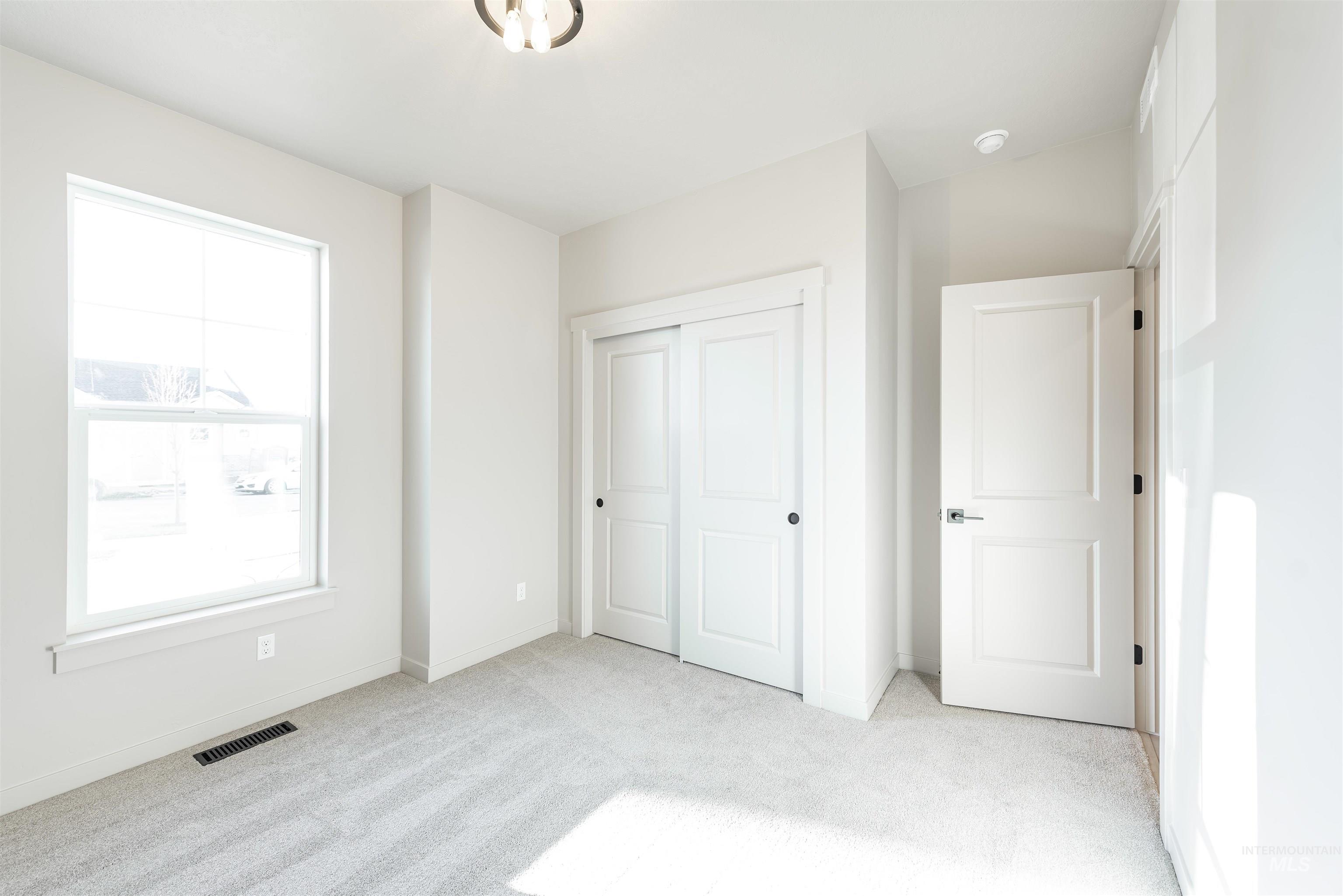 370 S Bumper Way, Boise, Idaho 83716, 3 Bedrooms, 2 Bathrooms, Residential For Sale, Price $499,900,MLS 98971594