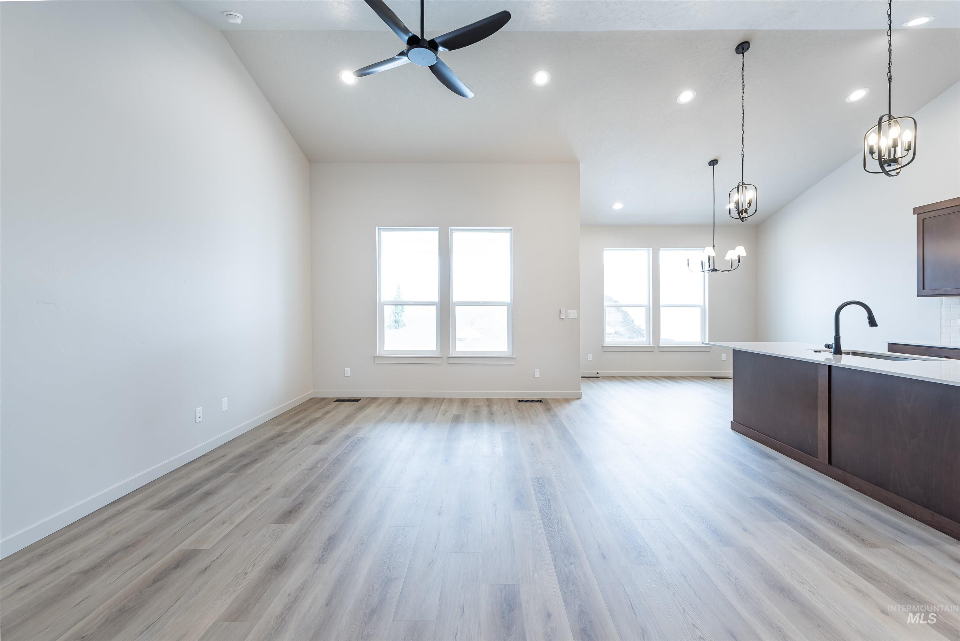 370 S Bumper Way, Boise, Idaho 83716, 3 Bedrooms, 2 Bathrooms, Residential For Sale, Price $499,900,MLS 98971594