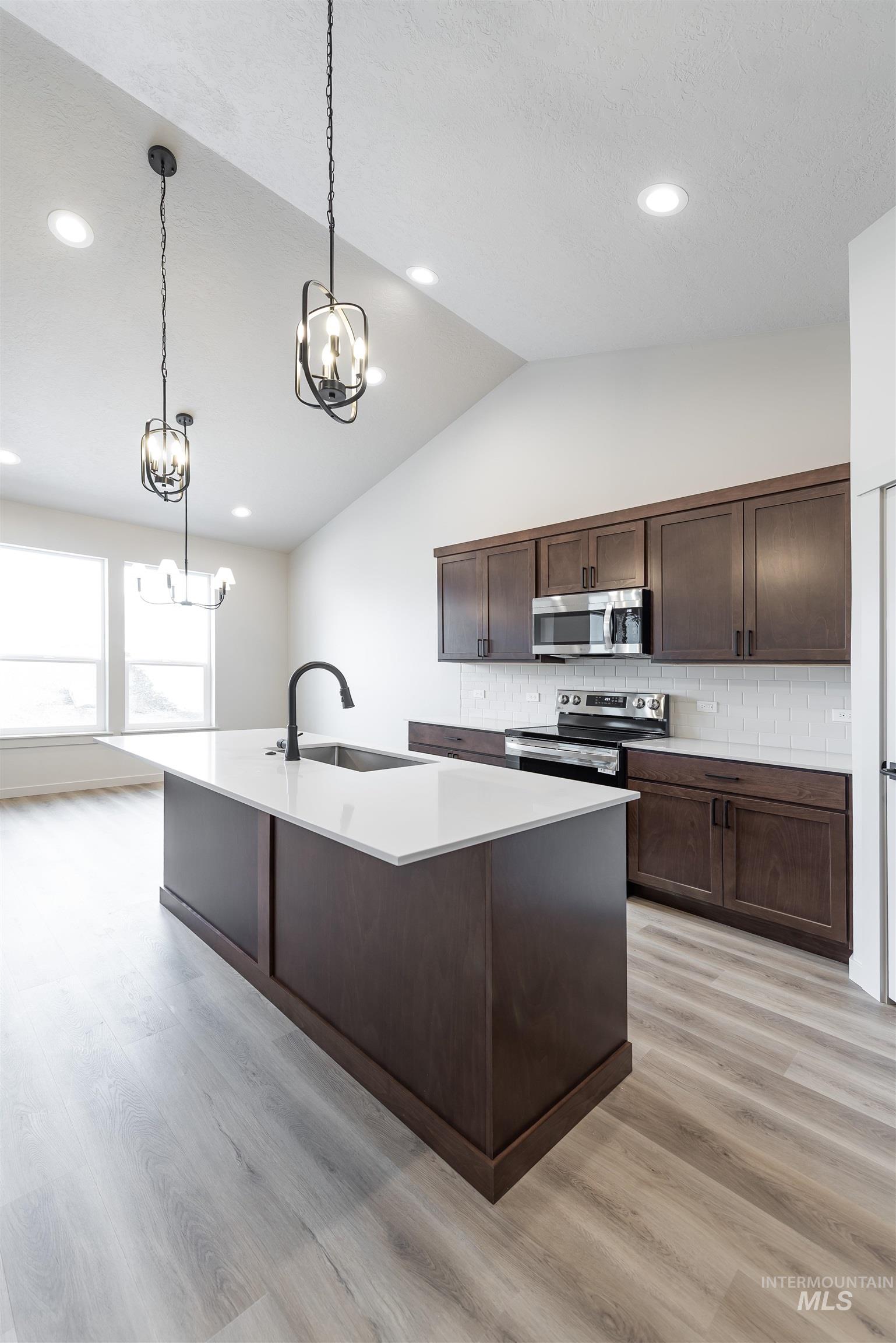 370 S Bumper Way, Boise, Idaho 83716, 3 Bedrooms, 2 Bathrooms, Residential For Sale, Price $499,900,MLS 98971594