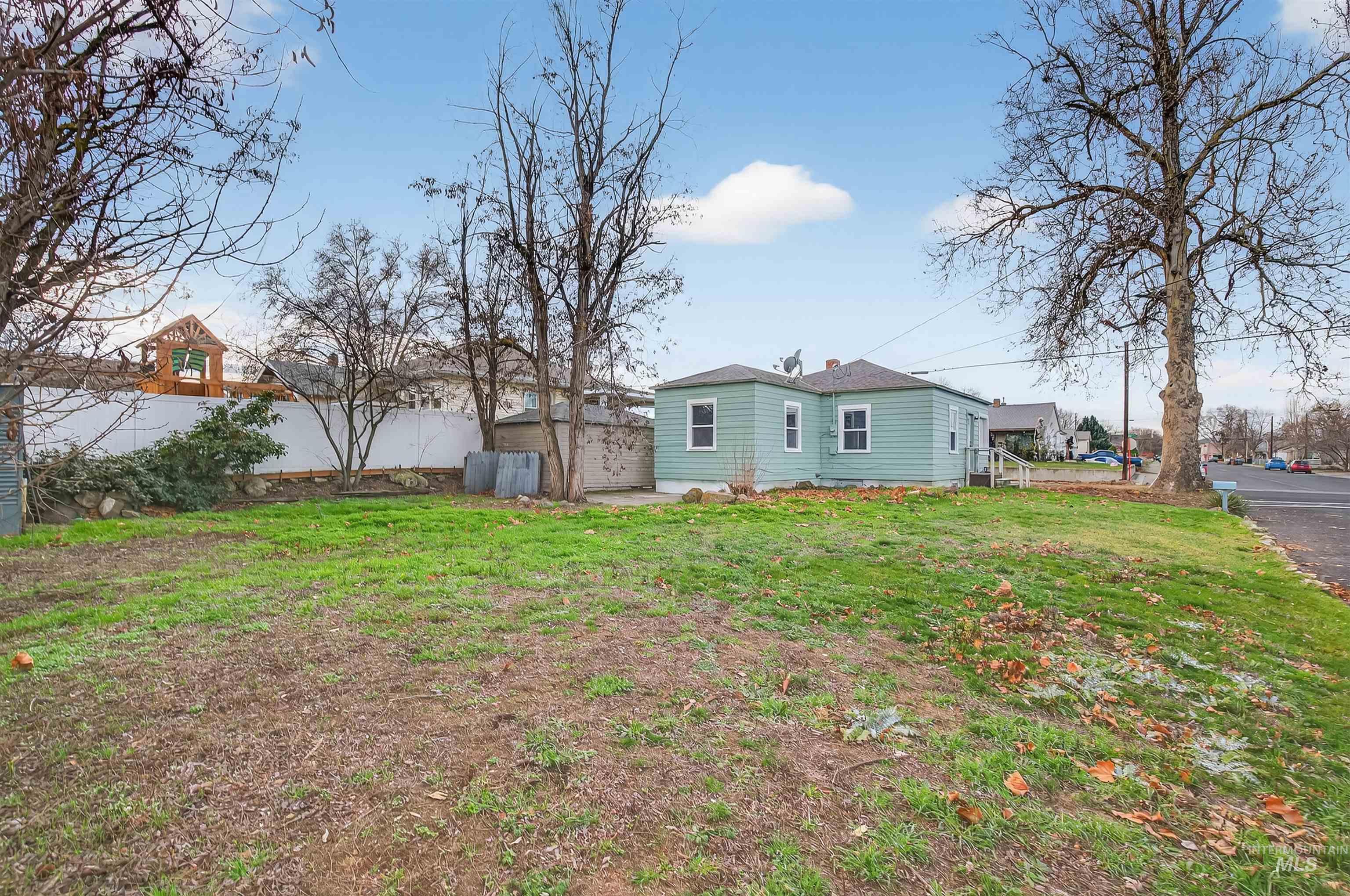 117 Sycamore, Clarkston, Washington 99403, 4 Bedrooms, 1 Bathroom, Residential For Sale, Price $239,900,MLS 98971597