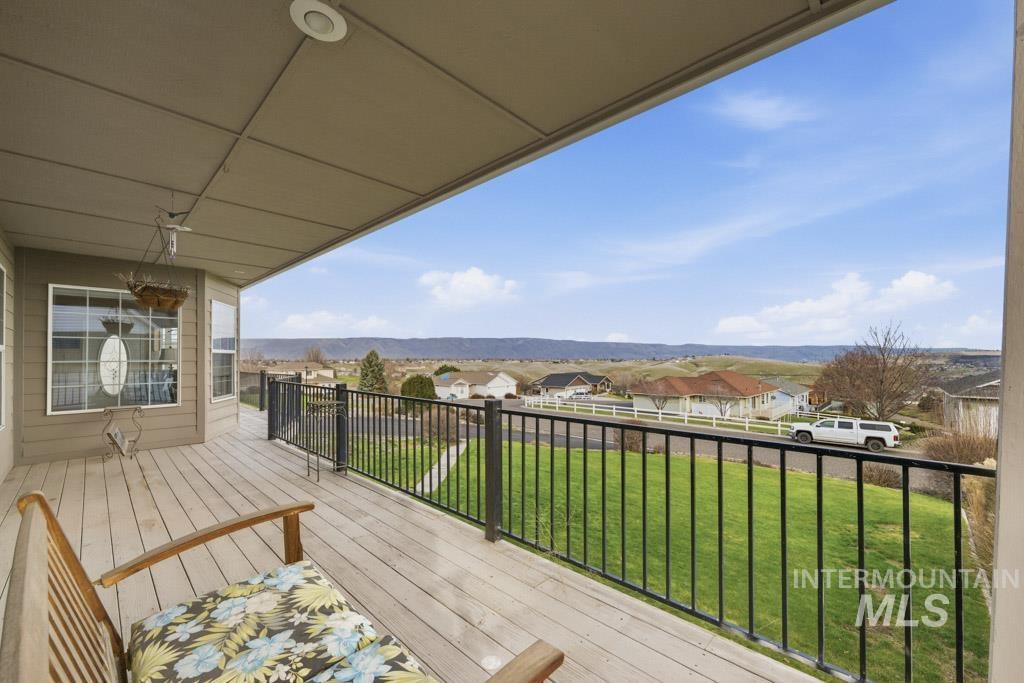 3824 Pleasant View Drive, Clarkston, Washington 99403, 5 Bedrooms, 3.5 Bathrooms, Residential For Sale, Price $599,000, 98971602