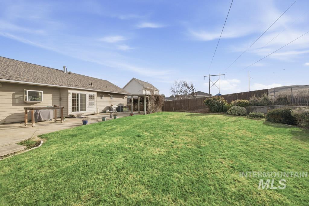 3824 Pleasant View Drive, Clarkston, Washington 99403, 5 Bedrooms, 3.5 Bathrooms, Residential For Sale, Price $618,750,MLS 98971602