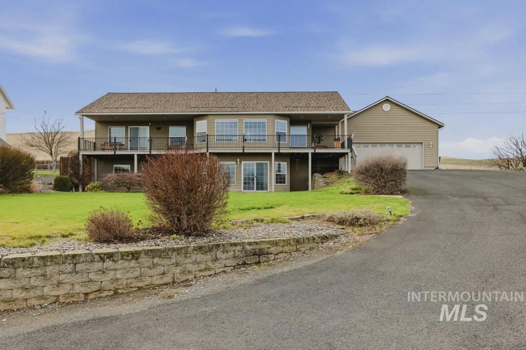 3824 Pleasant View Drive, Clarkston, Washington 99403, 5 Bedrooms, 3.5 Bathrooms, Residential For Sale, Price $647,500,MLS 98971602