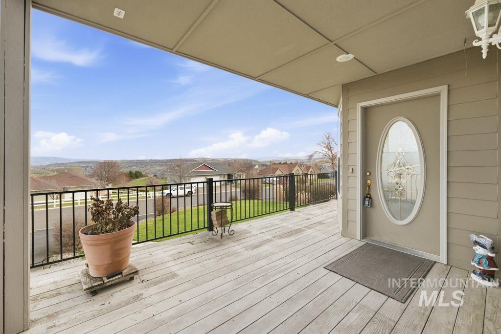 3824 Pleasant View Drive, Clarkston, Washington 99403, 5 Bedrooms, 3.5 Bathrooms, Residential For Sale, Price $585,000, 98971602