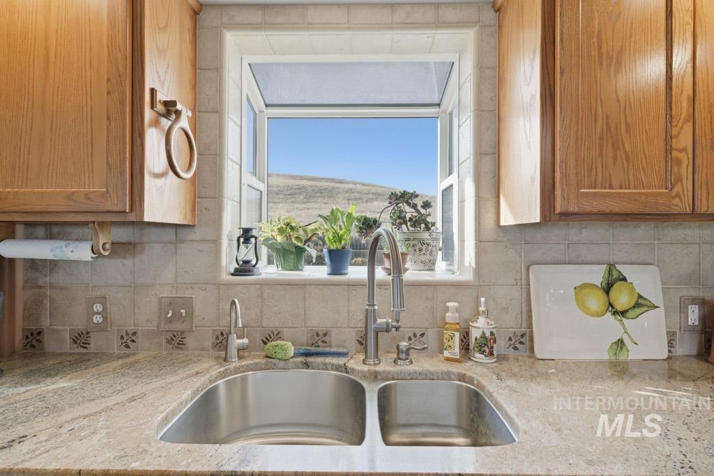 3824 Pleasant View Drive, Clarkston, Washington 99403, 5 Bedrooms, 3.5 Bathrooms, Residential For Sale, Price $647,500,MLS 98971602