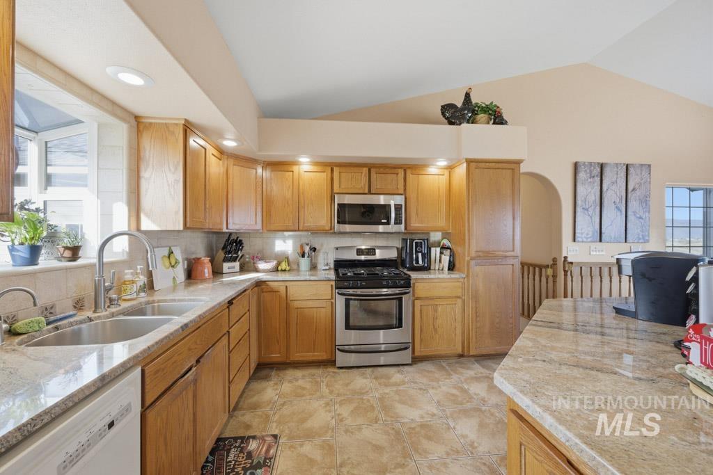 3824 Pleasant View Drive, Clarkston, Washington 99403, 5 Bedrooms, 3.5 Bathrooms, Residential For Sale, Price $647,500,MLS 98971602