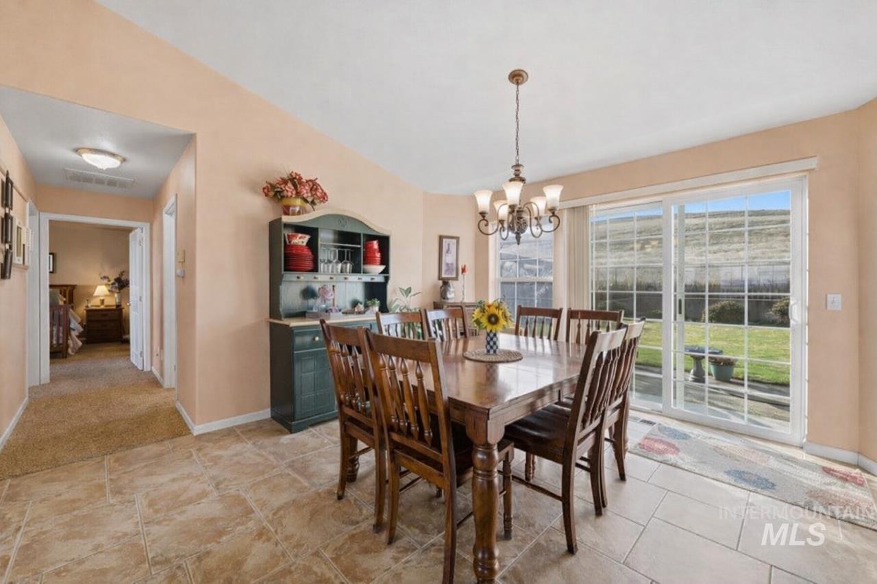 3824 Pleasant View Drive, Clarkston, Washington 99403, 5 Bedrooms, 3.5 Bathrooms, Residential For Sale, Price $647,500,MLS 98971602