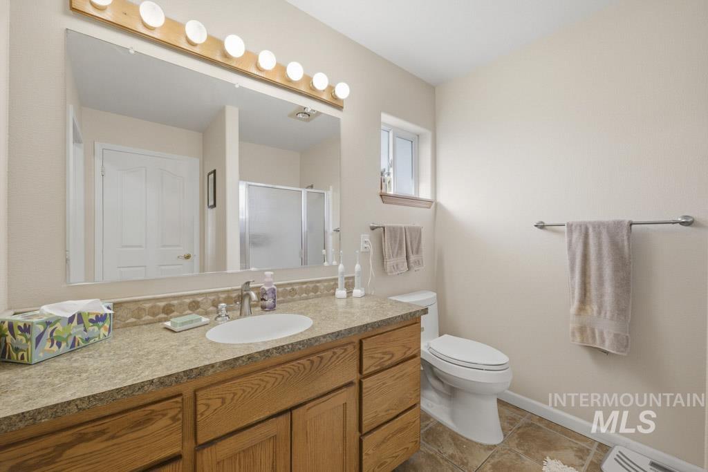 3824 Pleasant View Drive, Clarkston, Washington 99403, 5 Bedrooms, 3.5 Bathrooms, Residential For Sale, Price $647,500,MLS 98971602