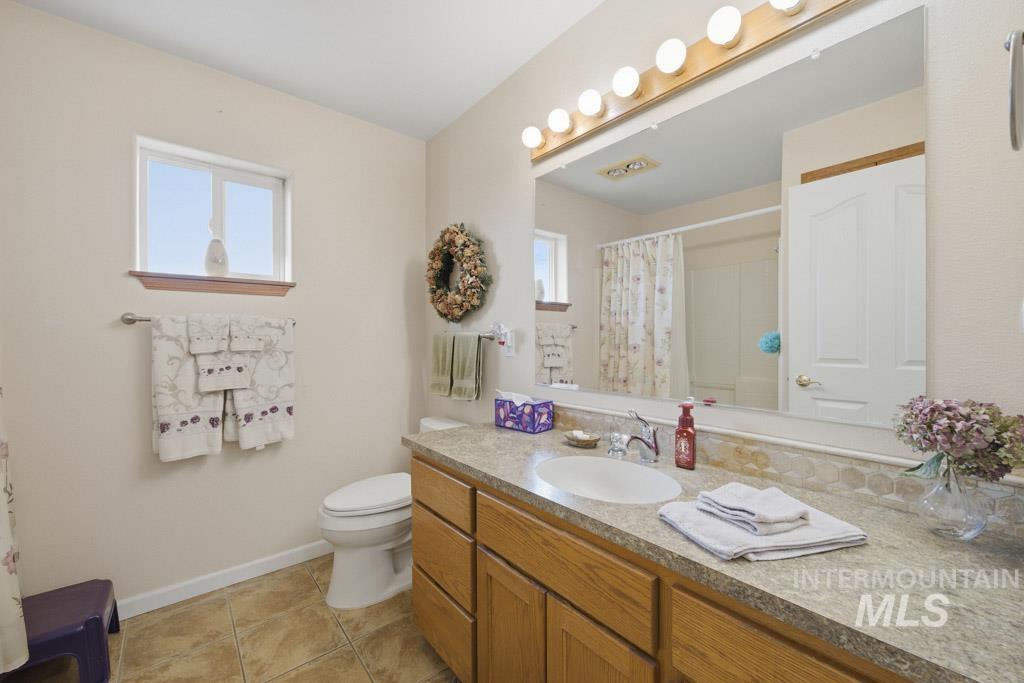 3824 Pleasant View Drive, Clarkston, Washington 99403, 5 Bedrooms, 3.5 Bathrooms, Residential For Sale, Price $647,500,MLS 98971602