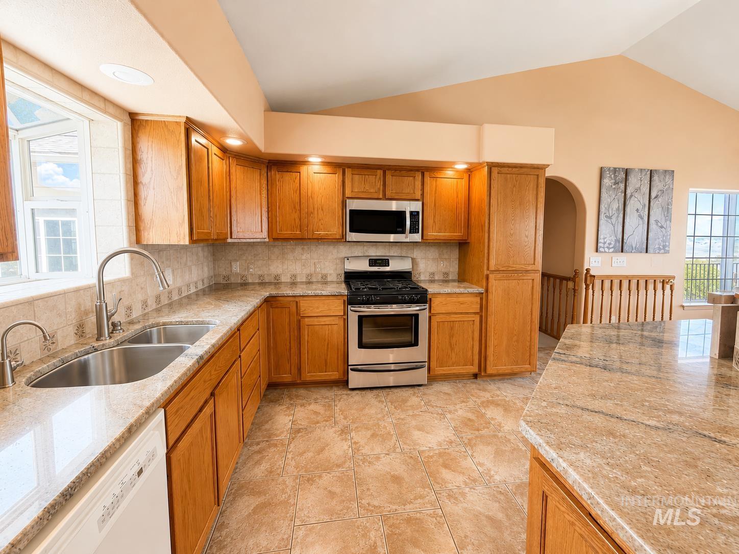 3824 Pleasant View Drive, Clarkston, Washington 99403, 5 Bedrooms, 3.5 Bathrooms, Residential For Sale, Price $585,000, 98971602