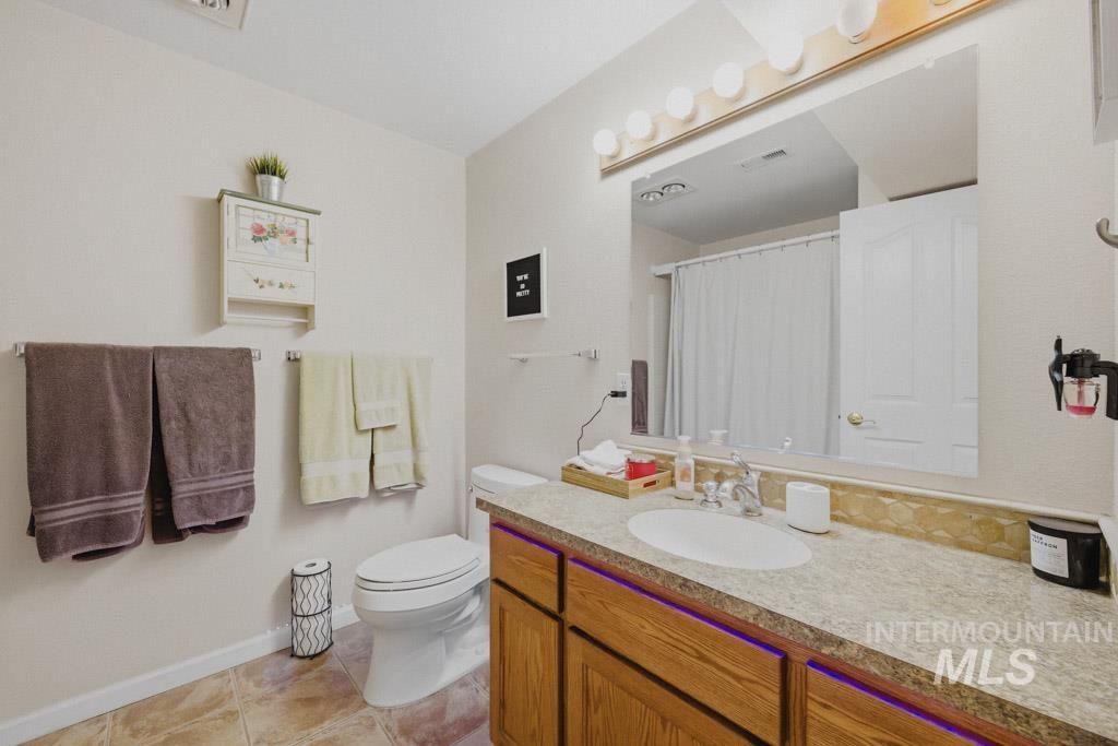 3824 Pleasant View Drive, Clarkston, Washington 99403, 5 Bedrooms, 3.5 Bathrooms, Residential For Sale, Price $629,500,MLS 98971602