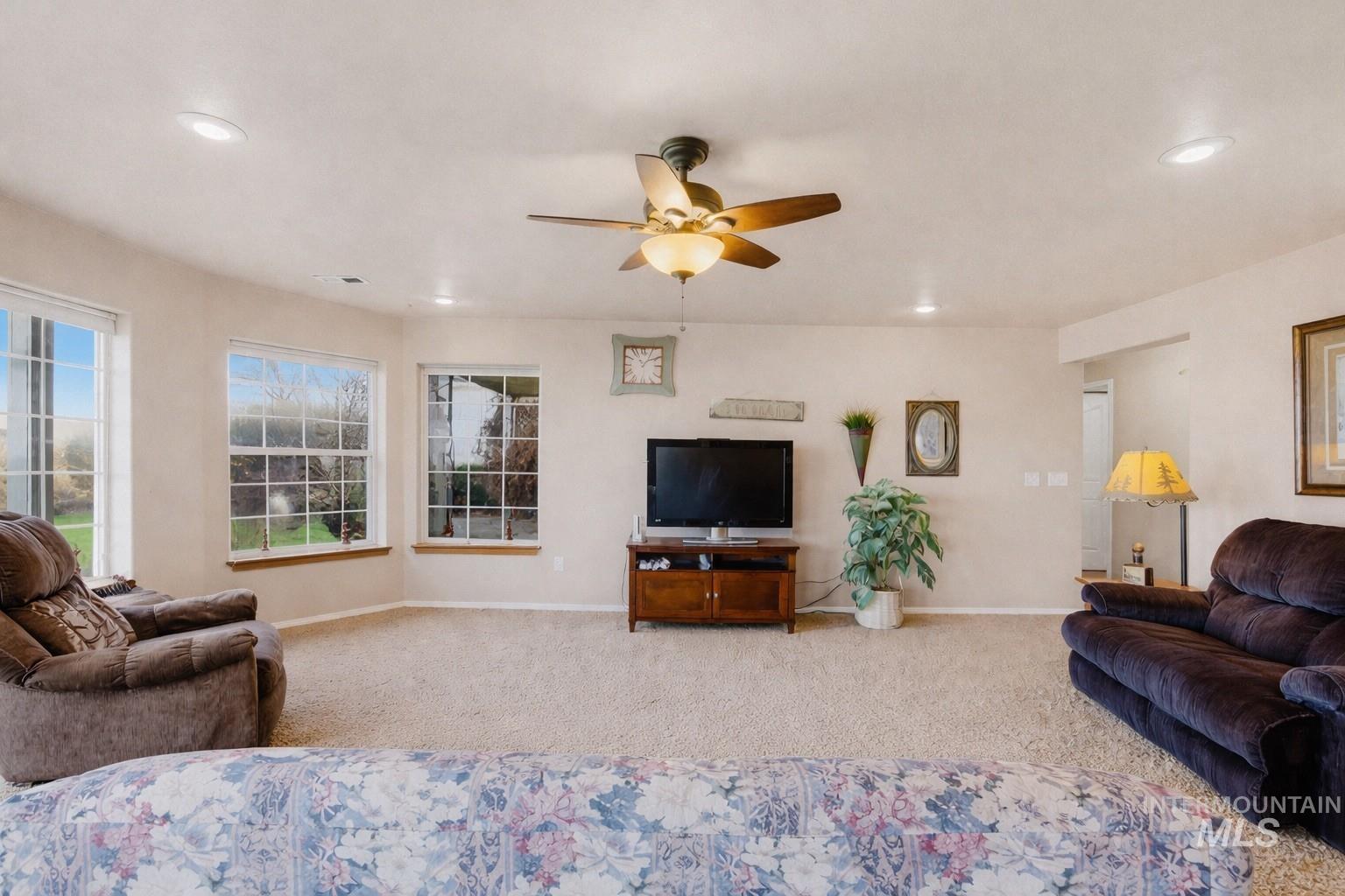 3824 Pleasant View Drive, Clarkston, Washington 99403, 5 Bedrooms, 3.5 Bathrooms, Residential For Sale, Price $647,500,MLS 98971602