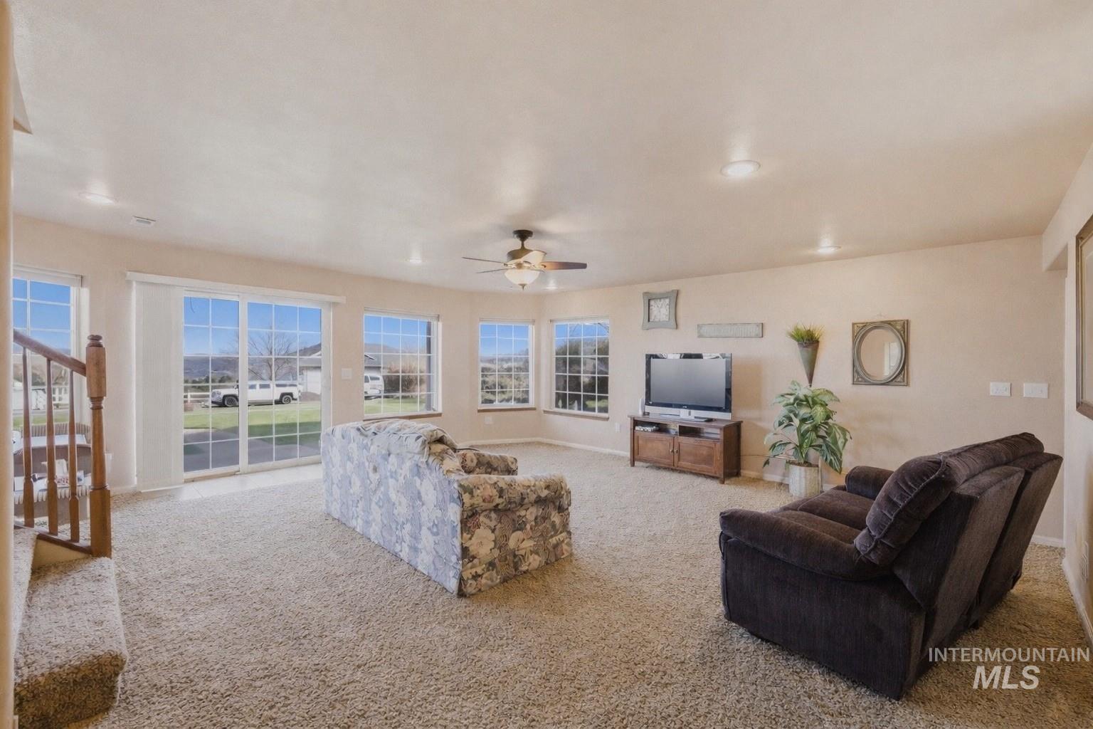 3824 Pleasant View Drive, Clarkston, Washington 99403, 5 Bedrooms, 3.5 Bathrooms, Residential For Sale, Price $647,500,MLS 98971602