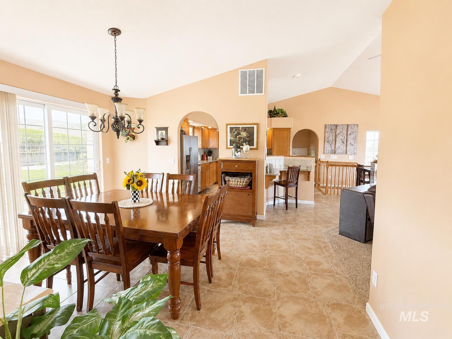 3824 Pleasant View Drive, Clarkston, Washington 99403, 5 Bedrooms, 3.5 Bathrooms, Residential For Sale, Price $585,000, 98971602
