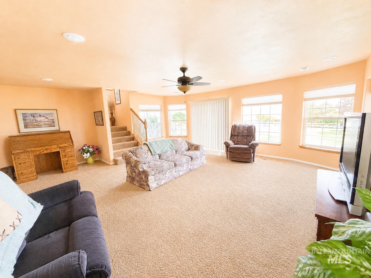 3824 Pleasant View Drive, Clarkston, Washington 99403, 5 Bedrooms, 3.5 Bathrooms, Residential For Sale, Price $585,000, 98971602