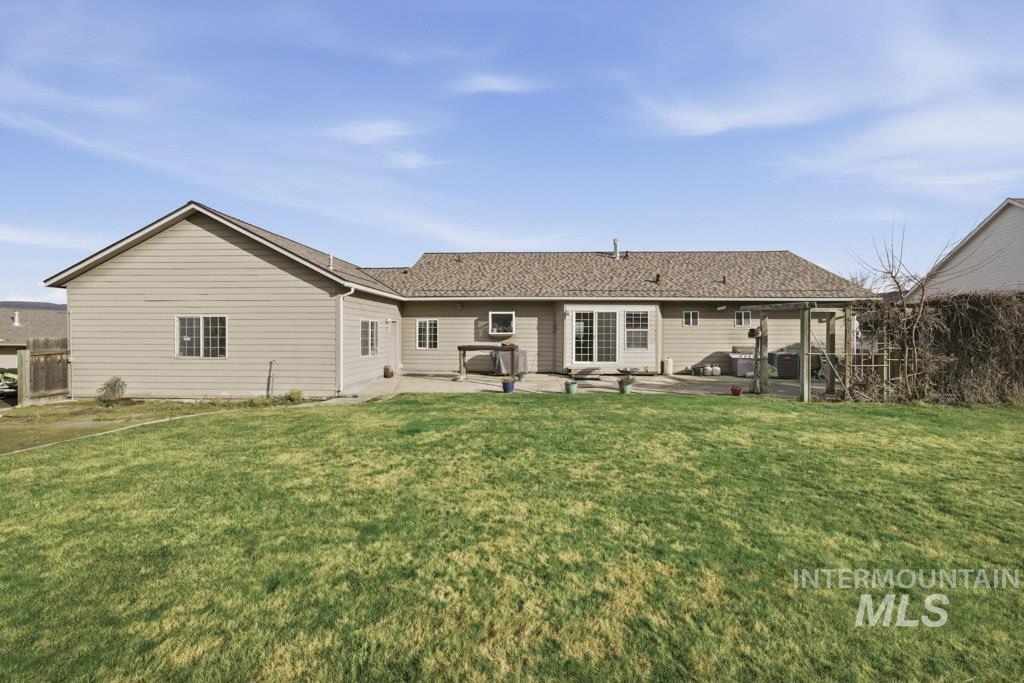 3824 Pleasant View Drive, Clarkston, Washington 99403, 5 Bedrooms, 3.5 Bathrooms, Residential For Sale, Price $647,500,MLS 98971602