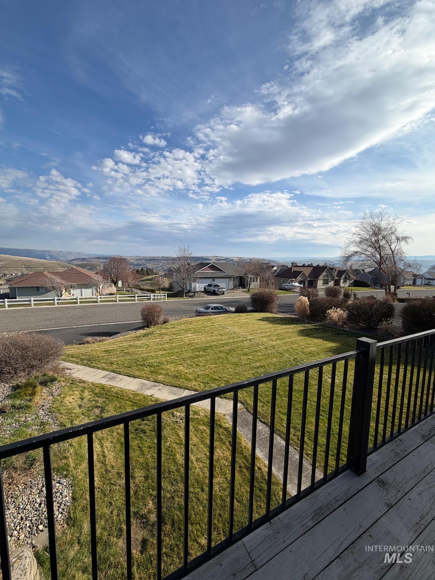 3824 Pleasant View Drive, Clarkston, Washington 99403, 5 Bedrooms, 3.5 Bathrooms, Residential For Sale, Price $618,750,MLS 98971602