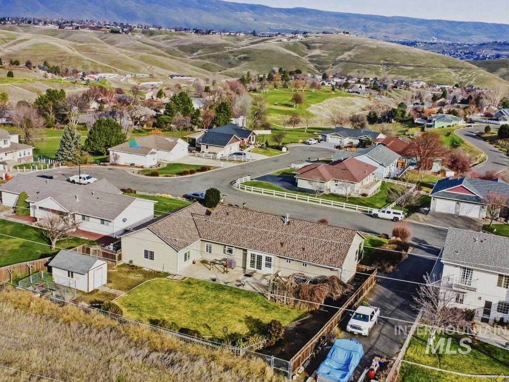 3824 Pleasant View Drive, Clarkston, Washington 99403, 5 Bedrooms, 3.5 Bathrooms, Residential For Sale, Price $585,000, 98971602