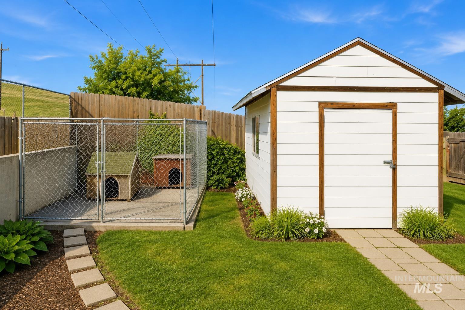 3824 Pleasant View Drive, Clarkston, Washington 99403, 5 Bedrooms, 3.5 Bathrooms, Residential For Sale, Price $585,000, 98971602