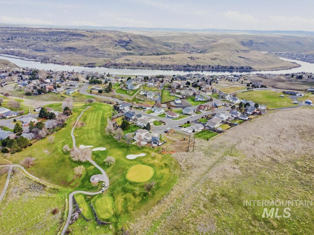 3824 Pleasant View Drive, Clarkston, Washington 99403, 5 Bedrooms, 3.5 Bathrooms, Residential For Sale, Price $618,750,MLS 98971602