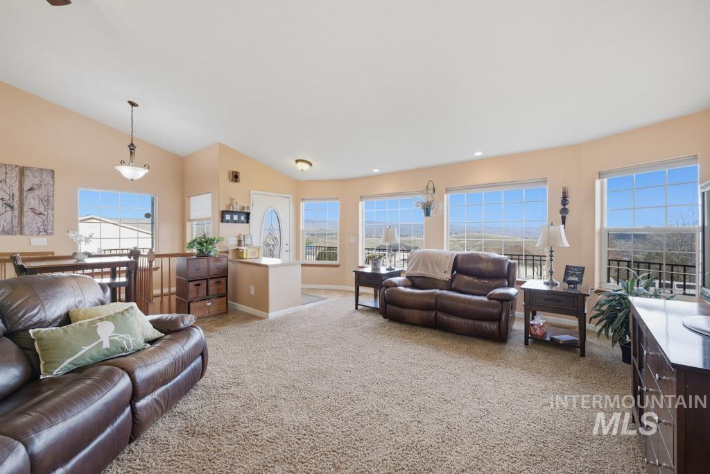 3824 Pleasant View Drive, Clarkston, Washington 99403, 5 Bedrooms, 3.5 Bathrooms, Residential For Sale, Price $647,500,MLS 98971602