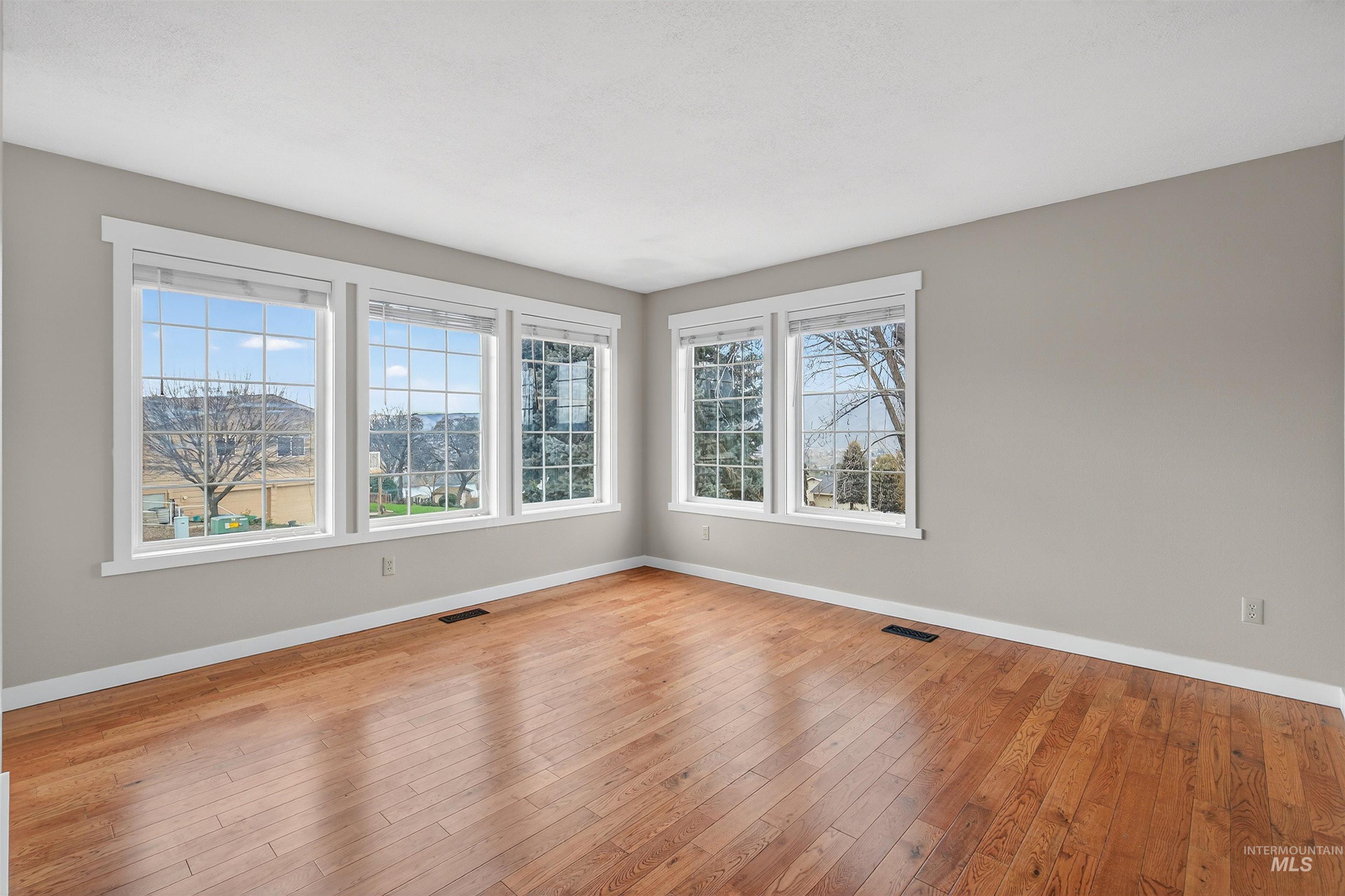 2901 Knollcrest Dr, Lewiston, Idaho 83501, 4 Bedrooms, 2.5 Bathrooms, Residential For Sale, Price $520,000,MLS 98971604