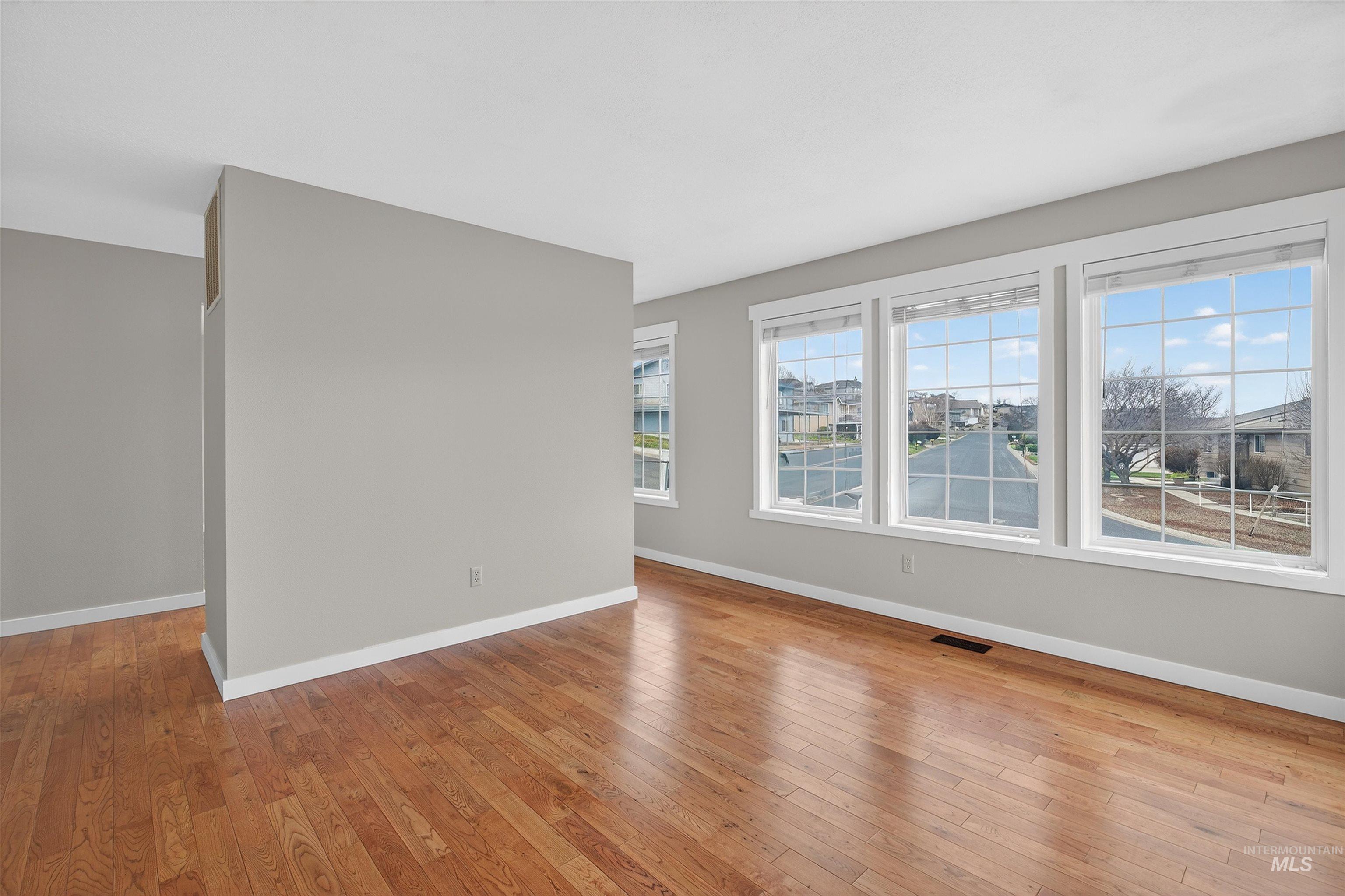 2901 Knollcrest Dr, Lewiston, Idaho 83501, 4 Bedrooms, 2.5 Bathrooms, Residential For Sale, Price $520,000,MLS 98971604