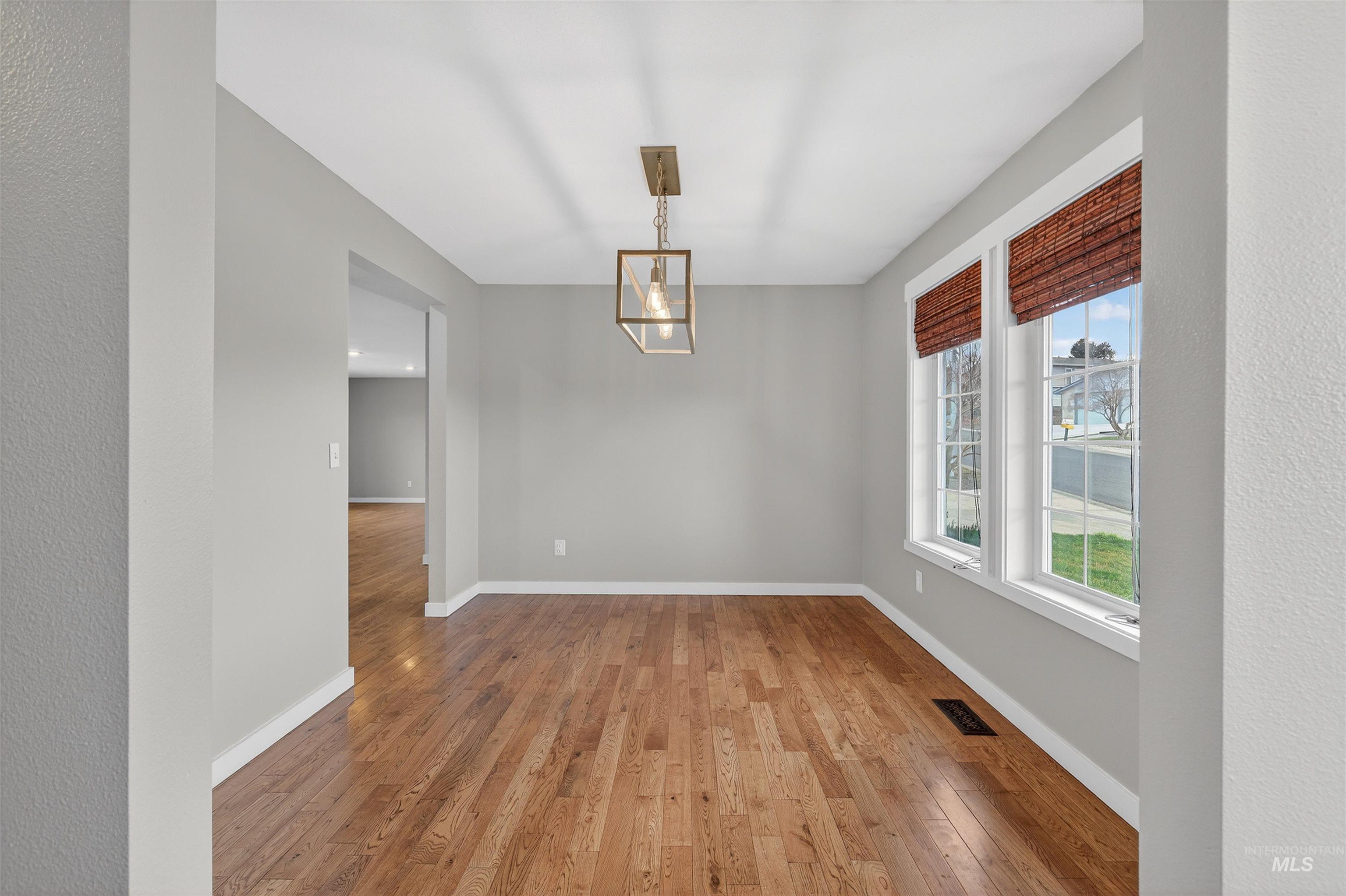 2901 Knollcrest Dr, Lewiston, Idaho 83501, 4 Bedrooms, 2.5 Bathrooms, Residential For Sale, Price $520,000,MLS 98971604